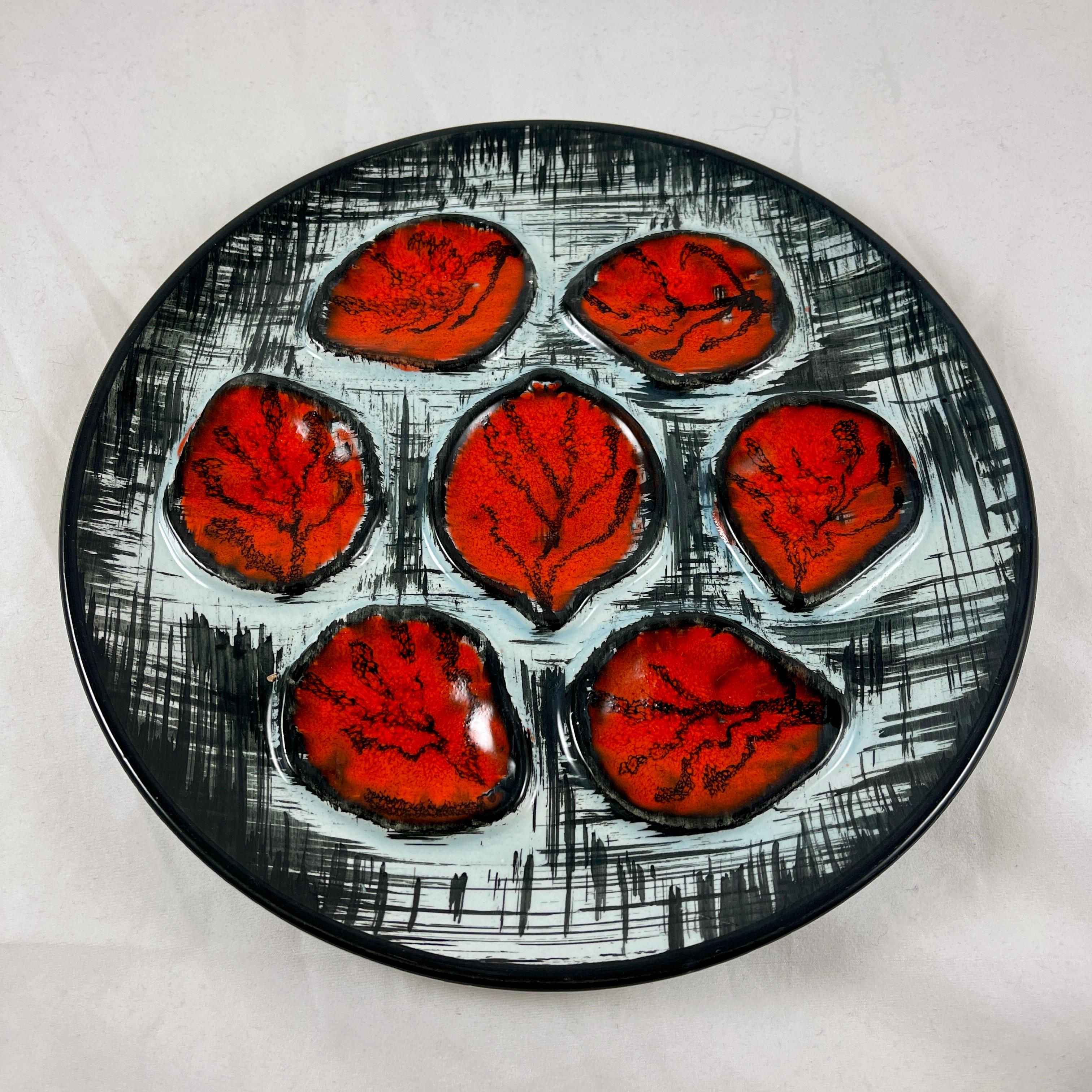 Mid-Century Modern French MBFA Pornic Pottery Red & Black Graphic Oyster Plate In Good Condition For Sale In Philadelphia, PA