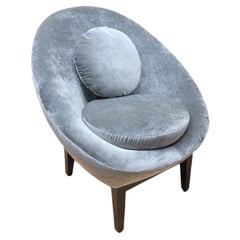 Chaise moderniste française du milieu du siècle dernier récemment tapissée