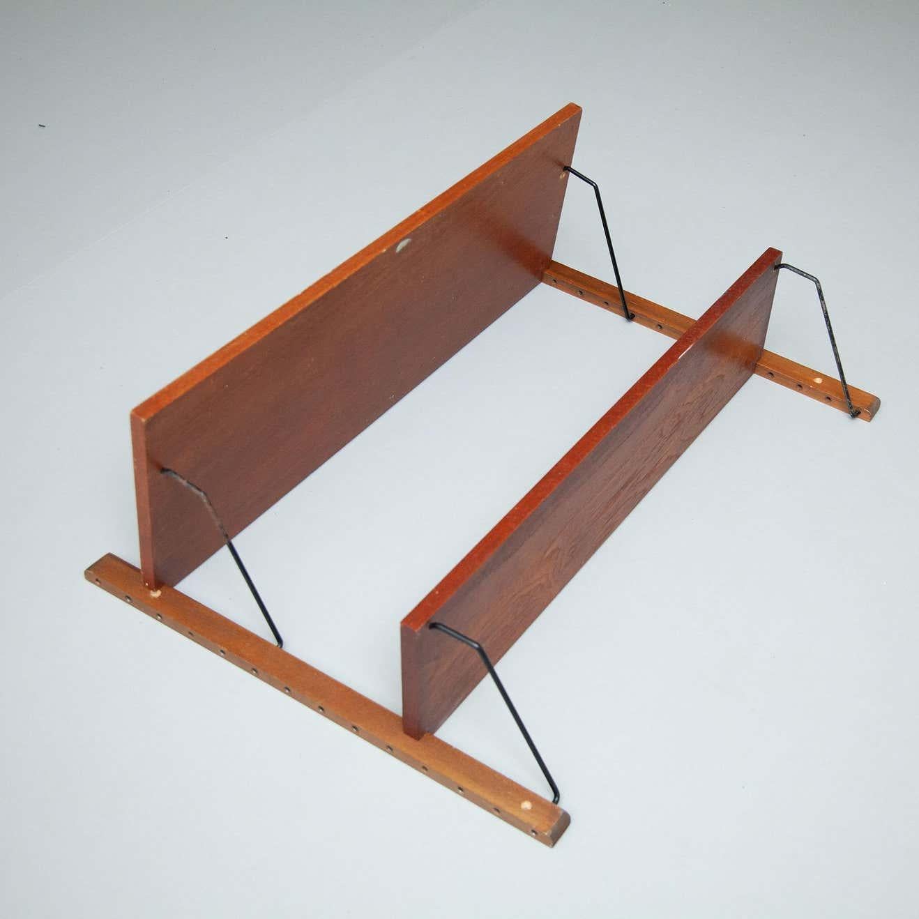 Mid-Century Modern French Modular System Shelve, Wood and Metal For Sale 10