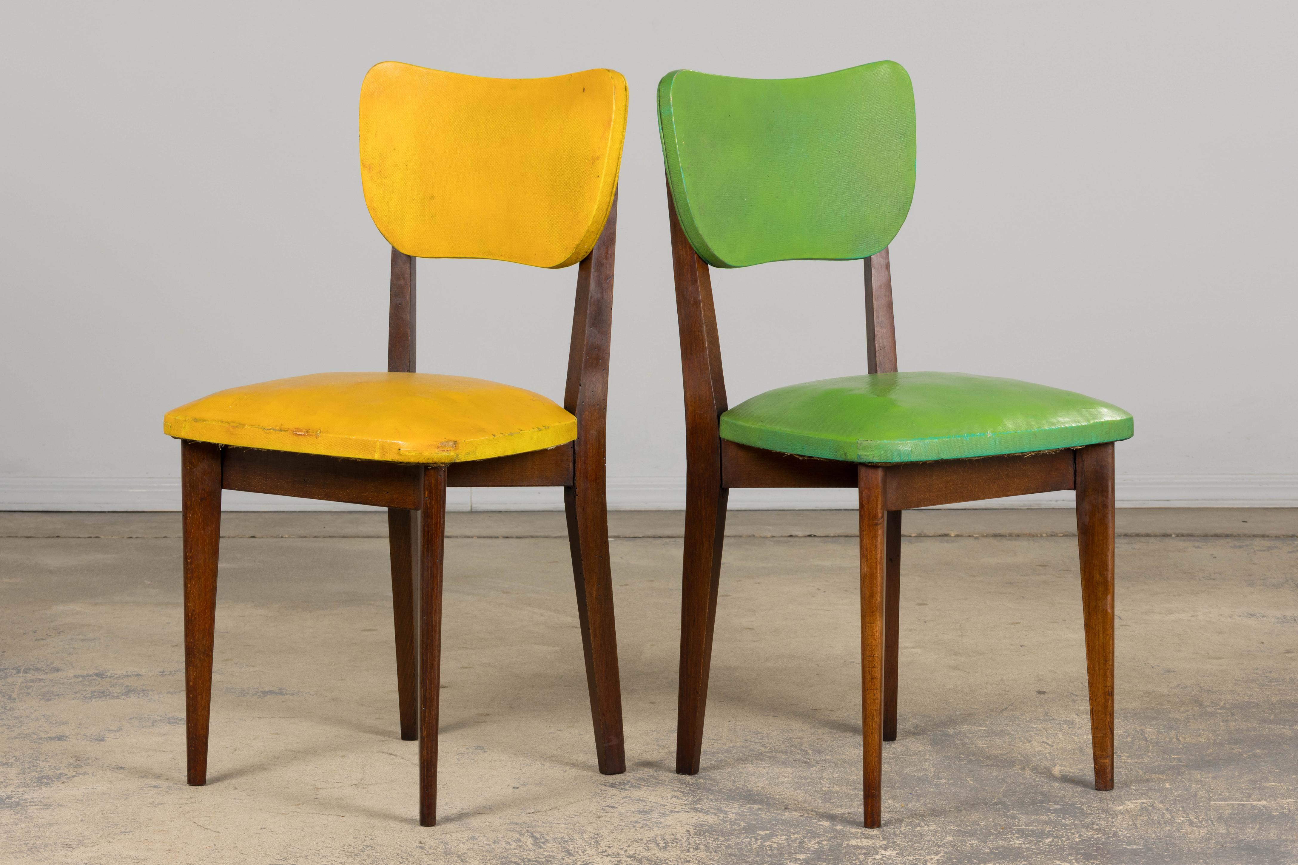 Mid Century Modern French Oak Esszimmerstühle in Rainbow Vinyl - Set von 6 im Angebot 8