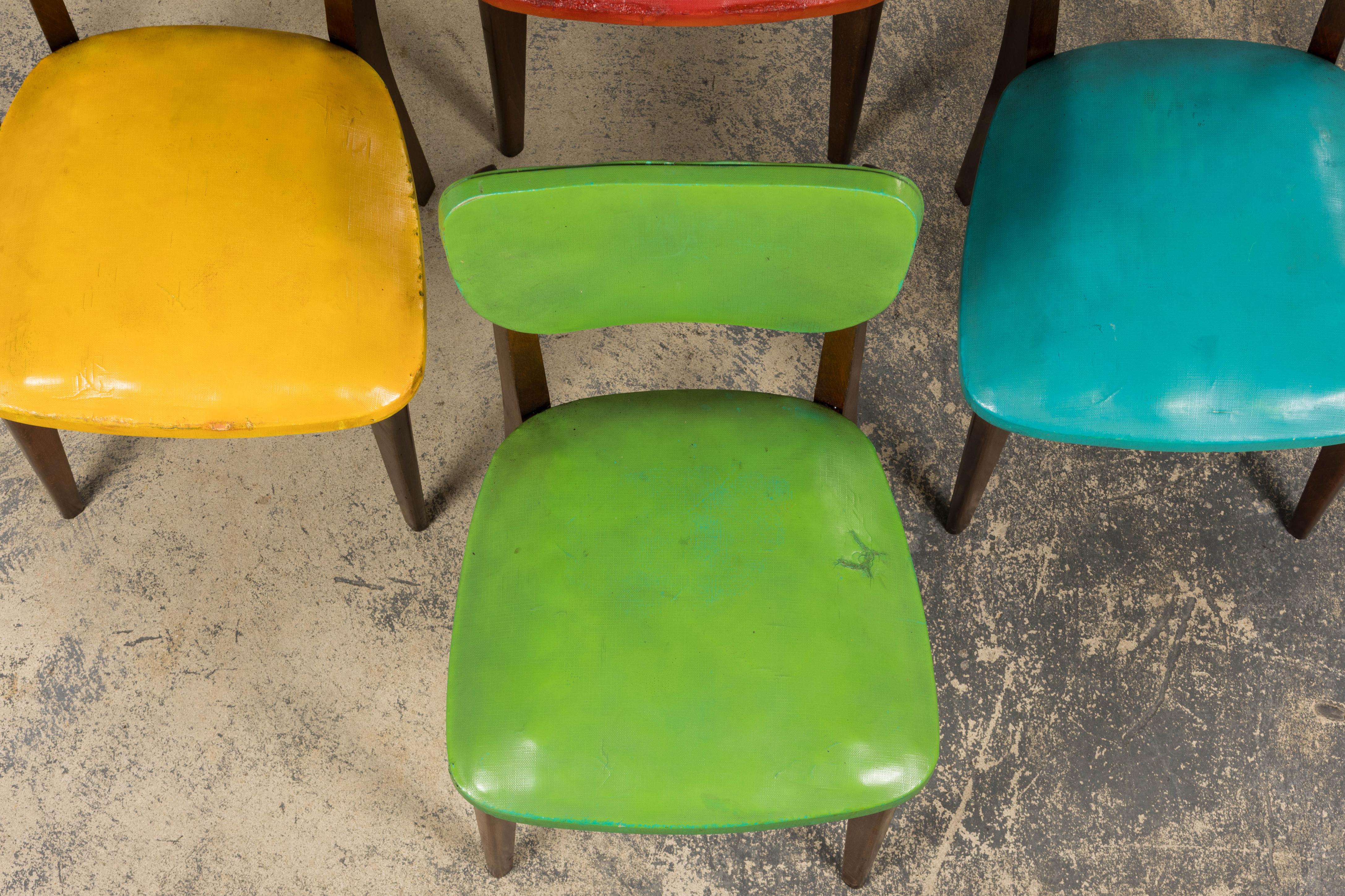 Mid Century Modern French Oak Esszimmerstühle in Rainbow Vinyl - Set von 6 (Französisch) im Angebot