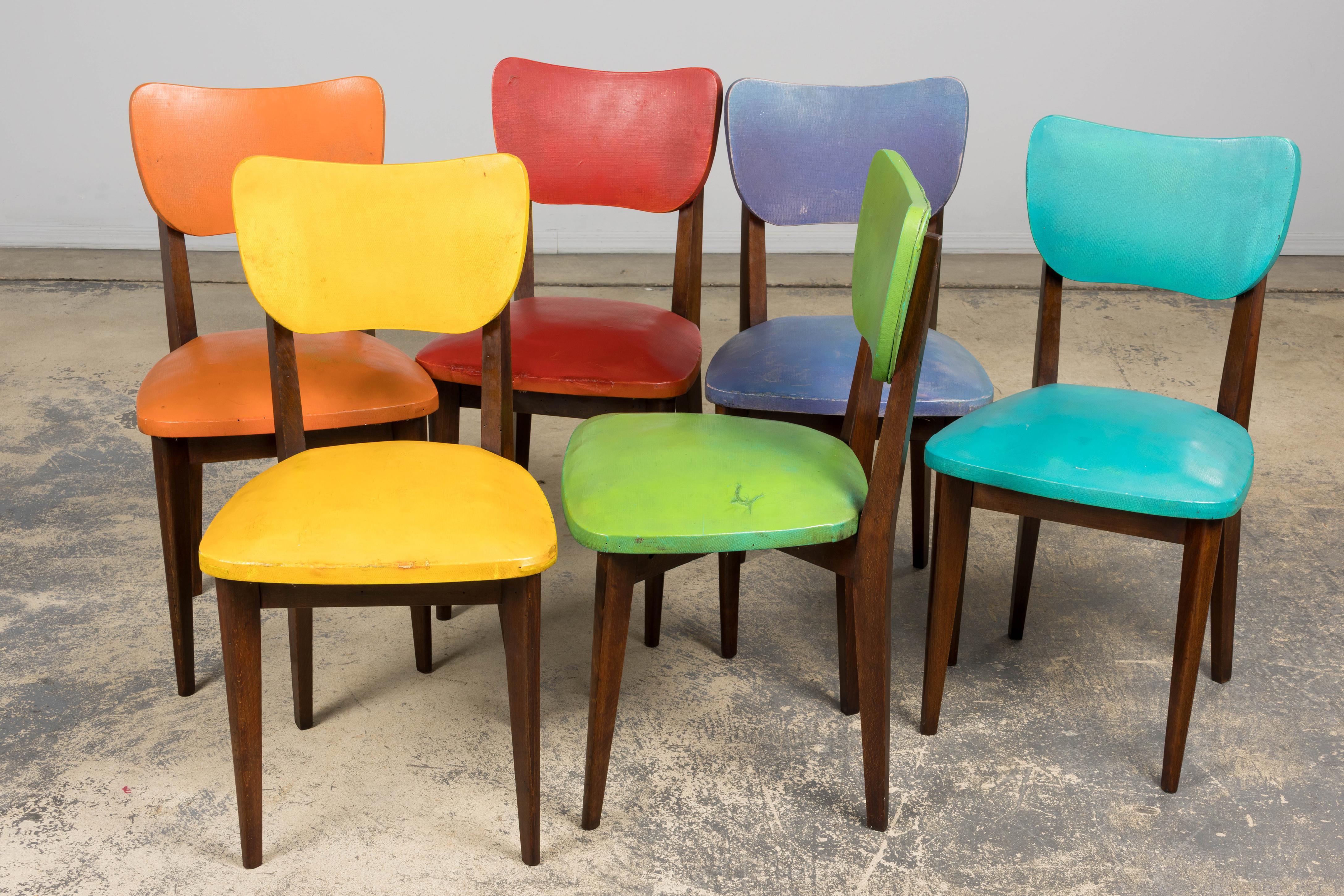 Mid Century Modern French Oak Esszimmerstühle in Rainbow Vinyl - Set von 6 im Zustand „Gut“ im Angebot in Astoria, NY