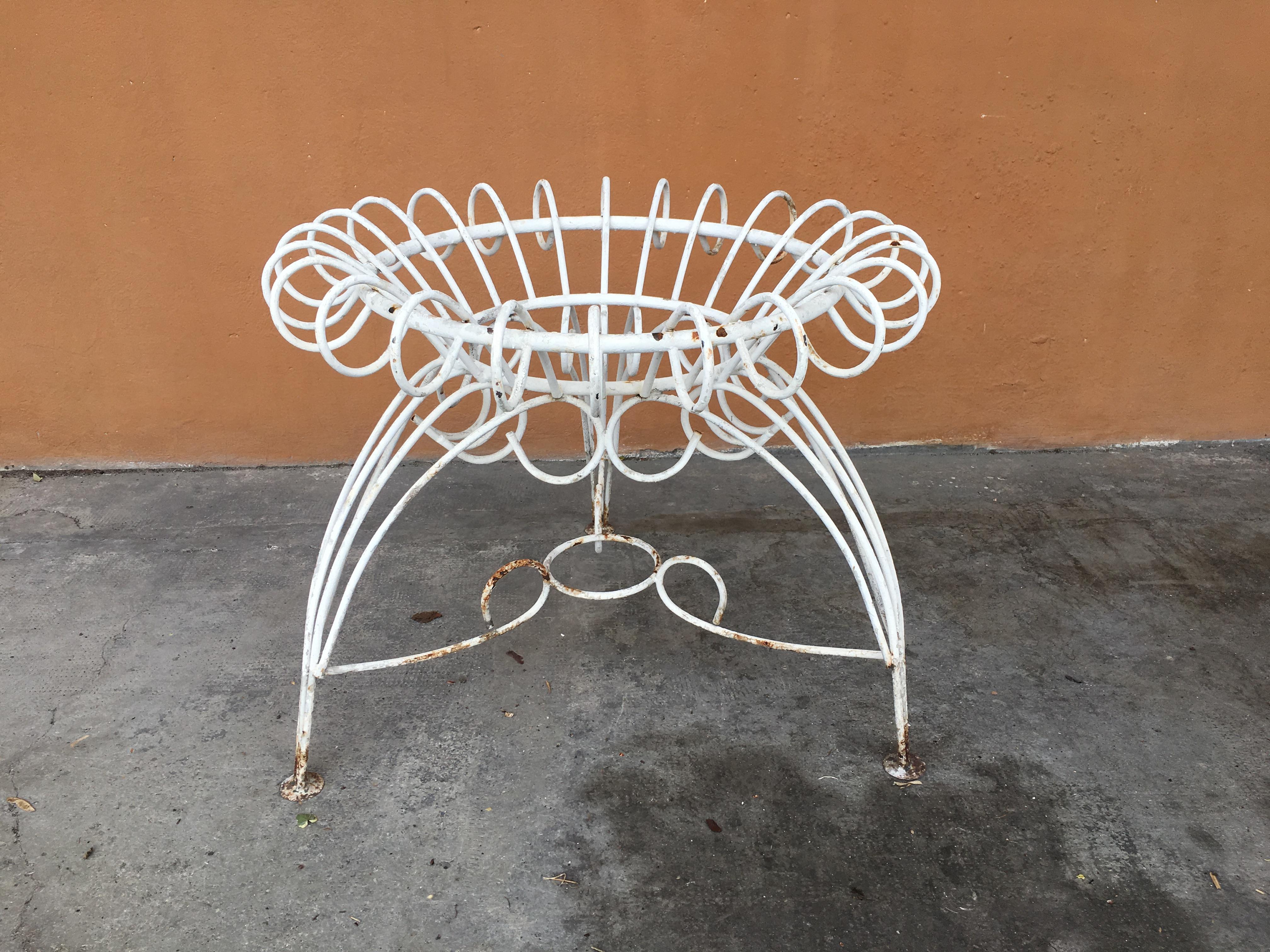 Mid-Century Modern French painted iron garden table base, 1960s
This table needs a glass top. Quotation on demand.
If needed the table can come with its garden chairs as shown in the picture.
