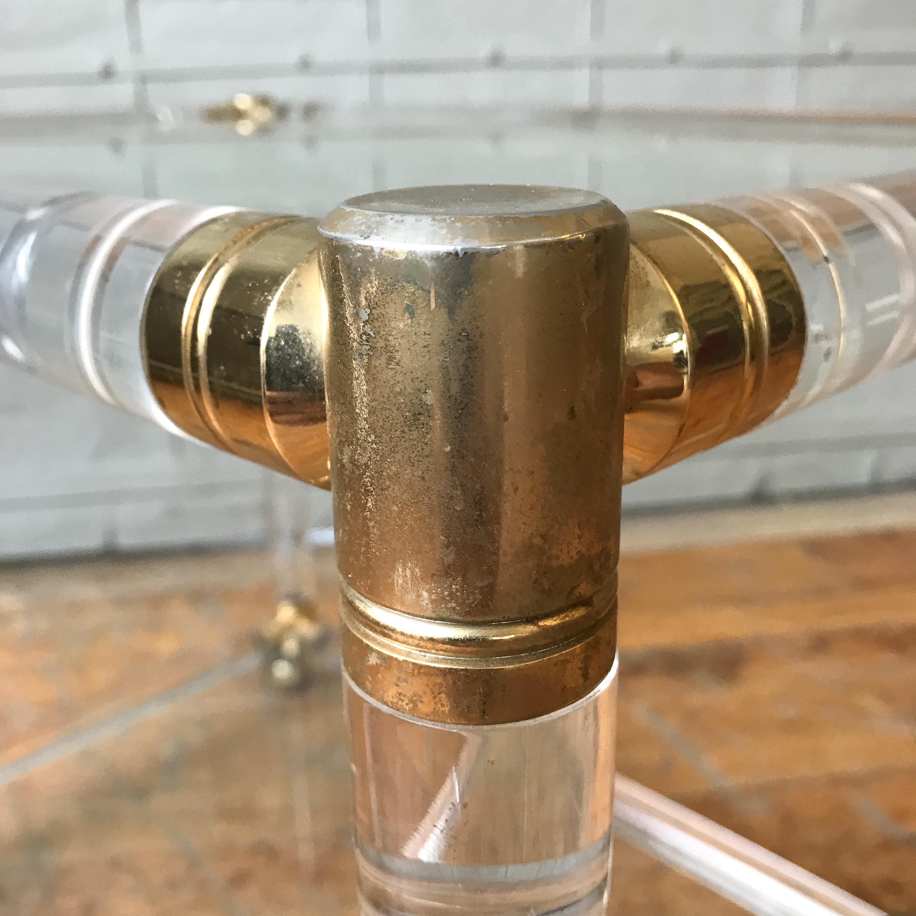 Chariot de bar en plexiglas et chrome de style moderne du milieu du siècle dernier en vente 2