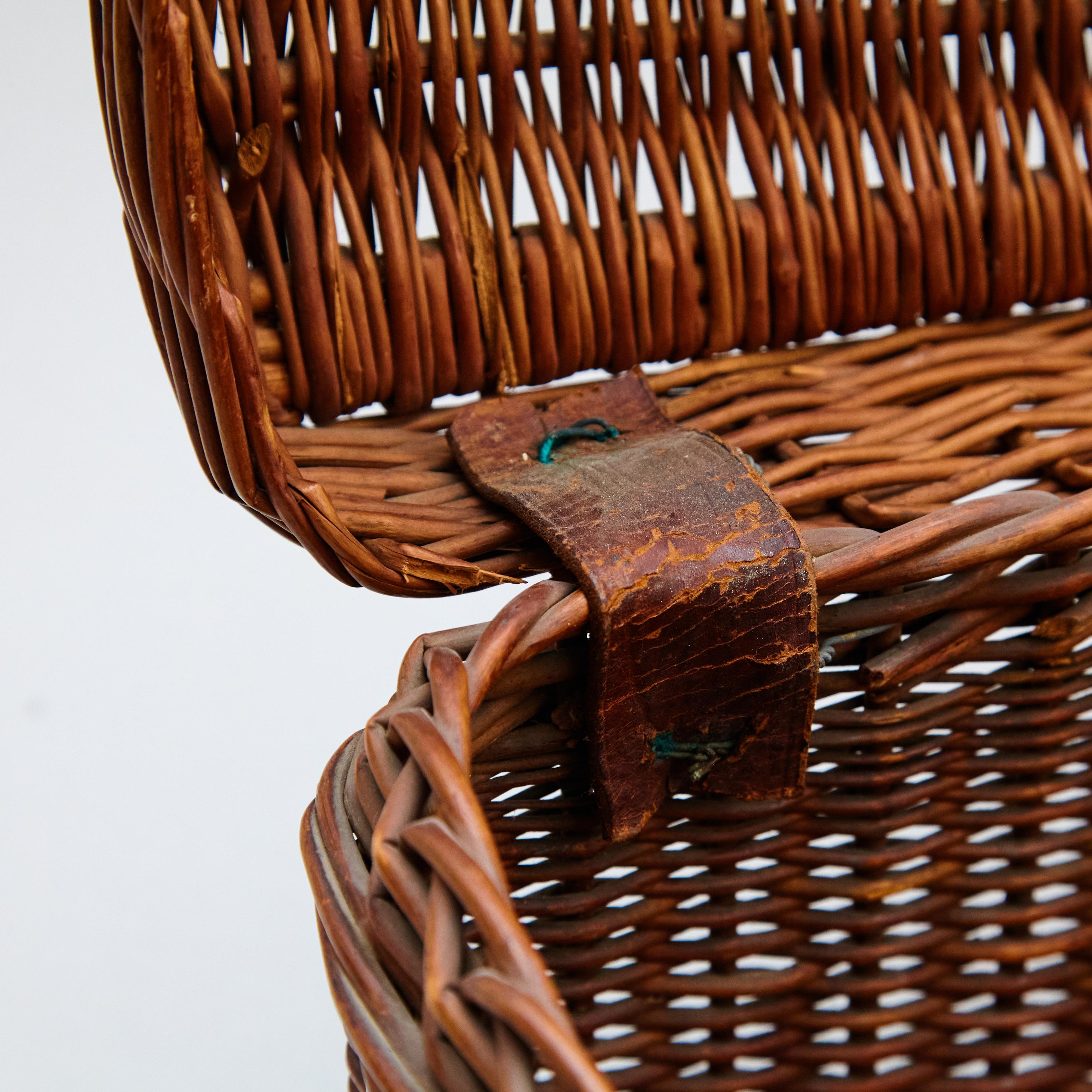 Panier en rotin français The Moderns, vers 1960 en vente 3