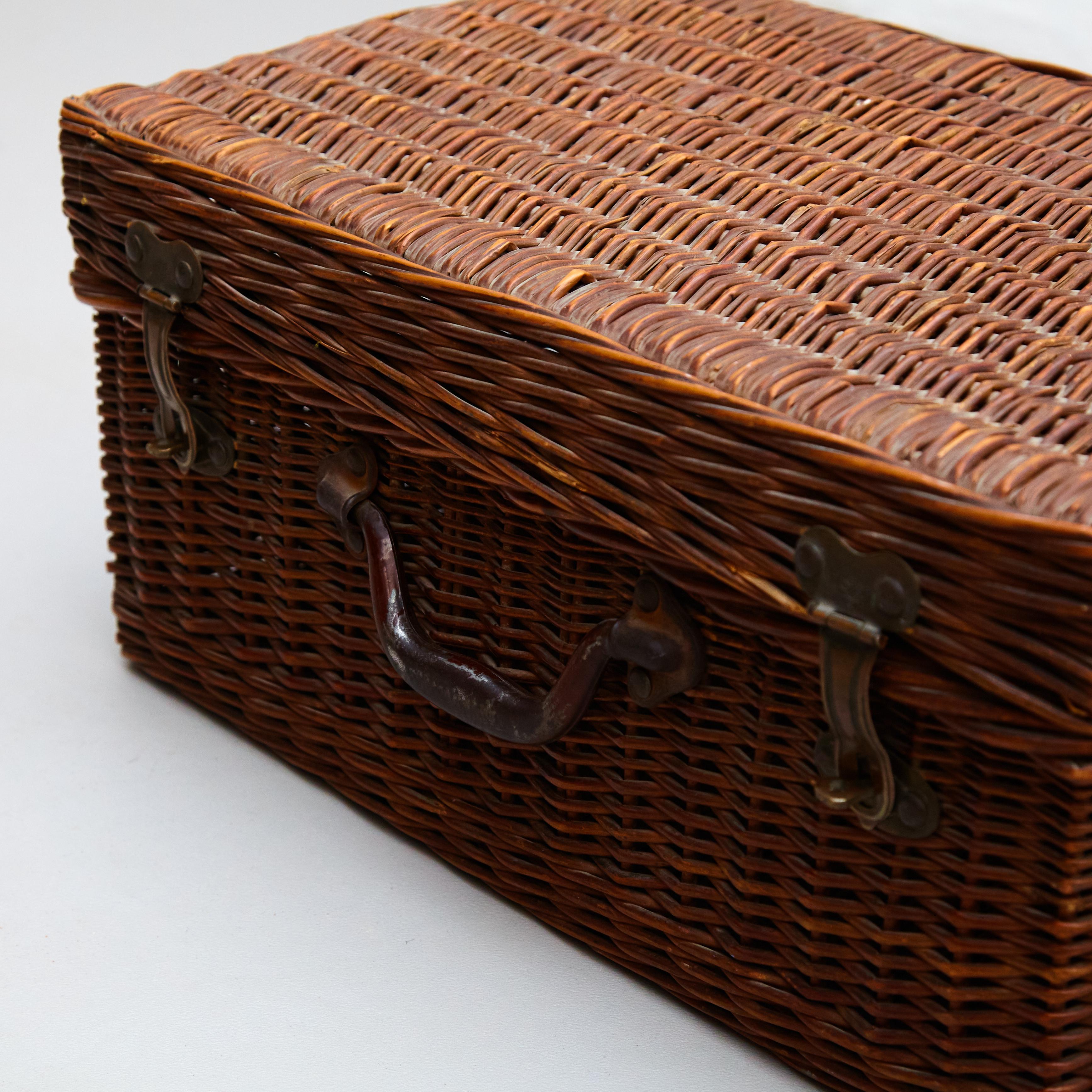 Panier en rotin français The Moderns, vers 1960 en vente 6
