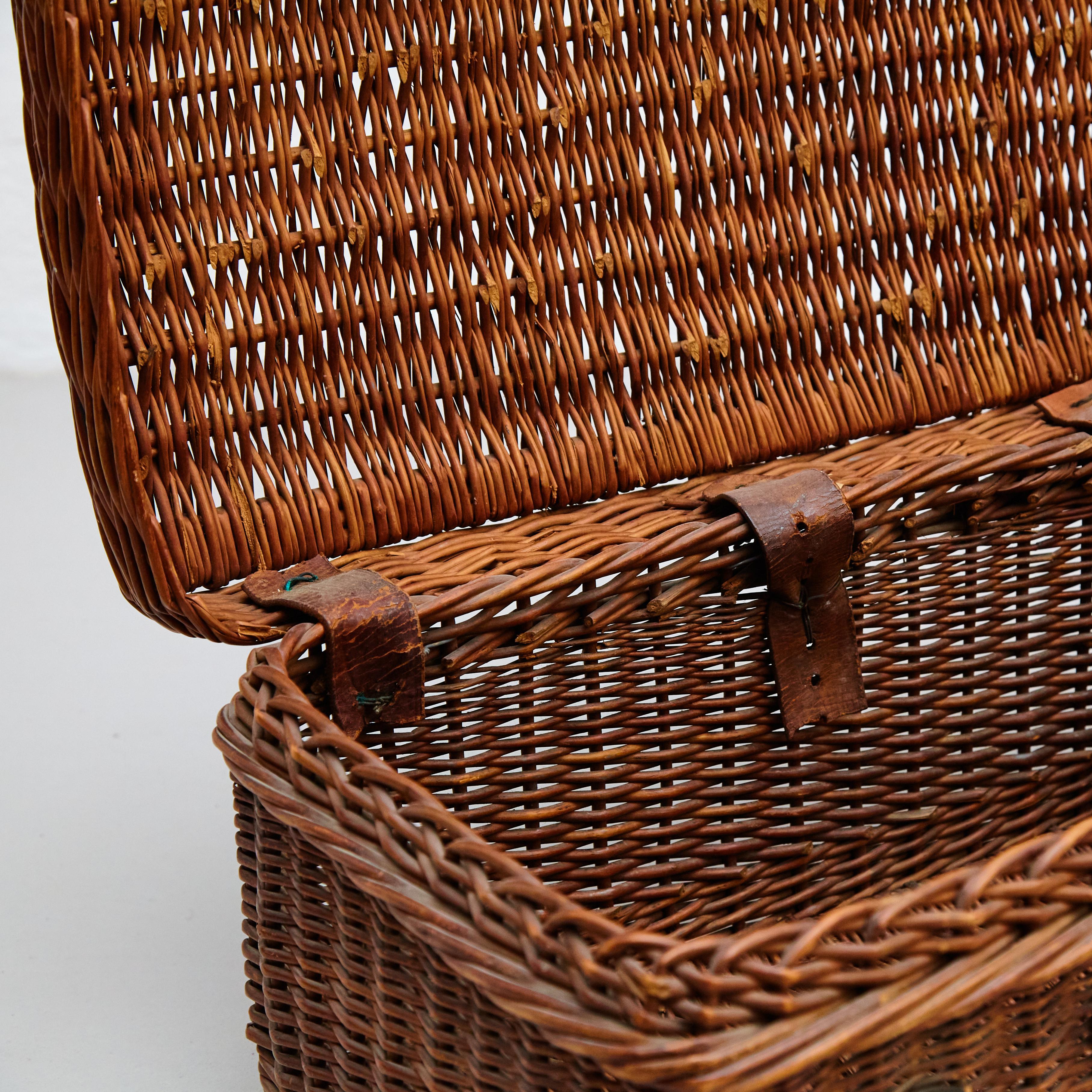 Panier en rotin français The Moderns, vers 1960 en vente 1