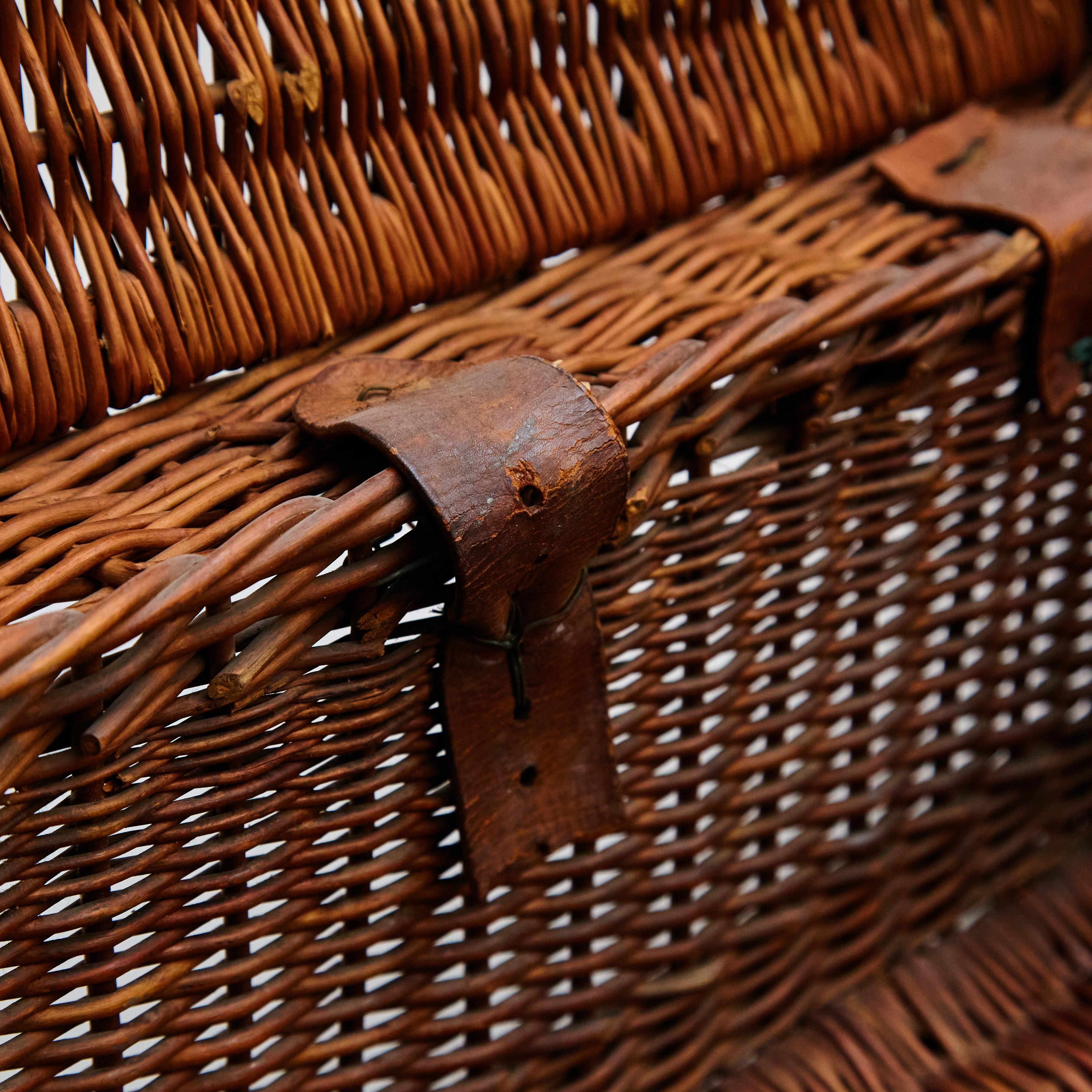 Panier en rotin français The Moderns, vers 1960 en vente 2