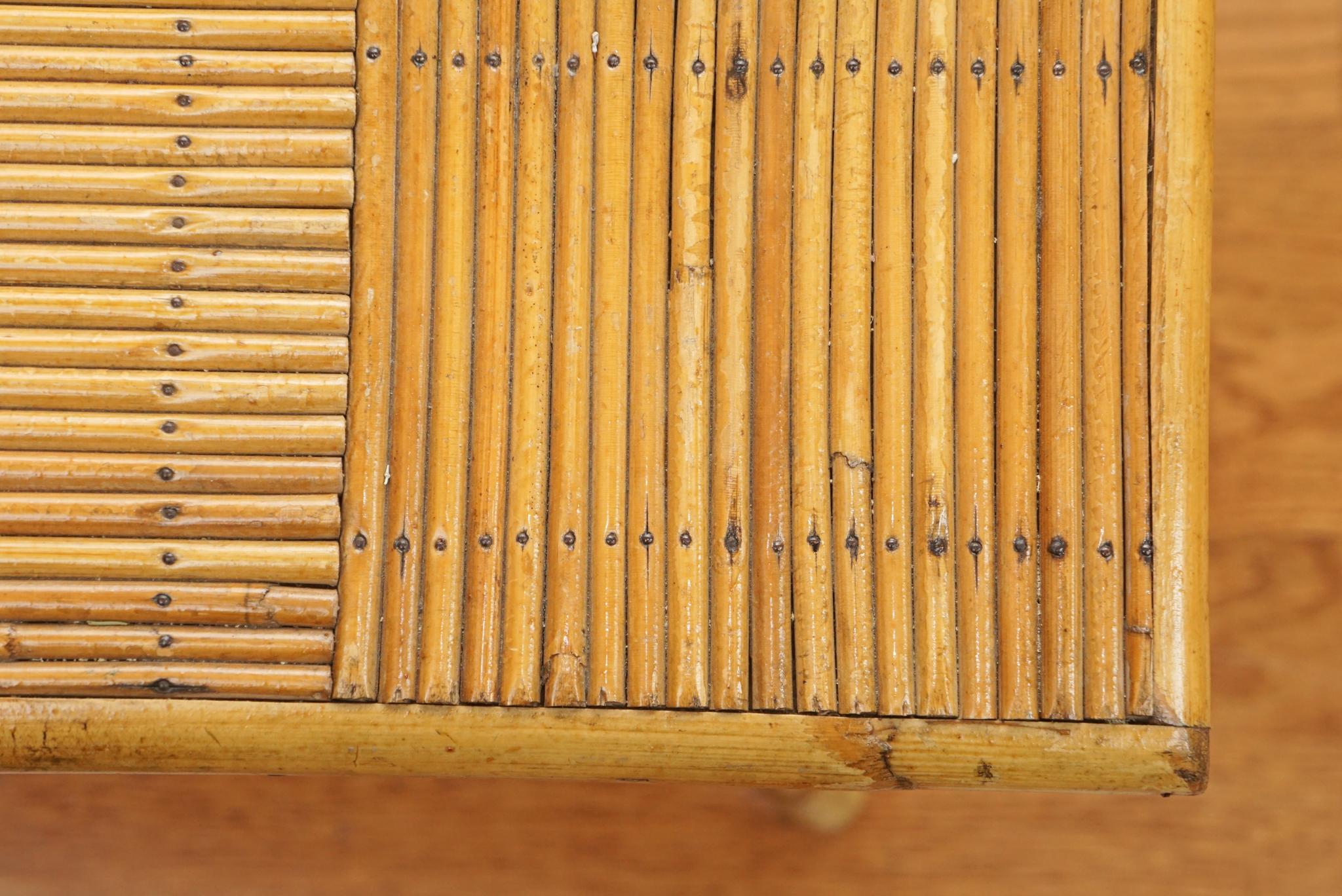 Mid-Century moderno Tavolino da caffè in rattan francese del Mid Century Modern in vendita