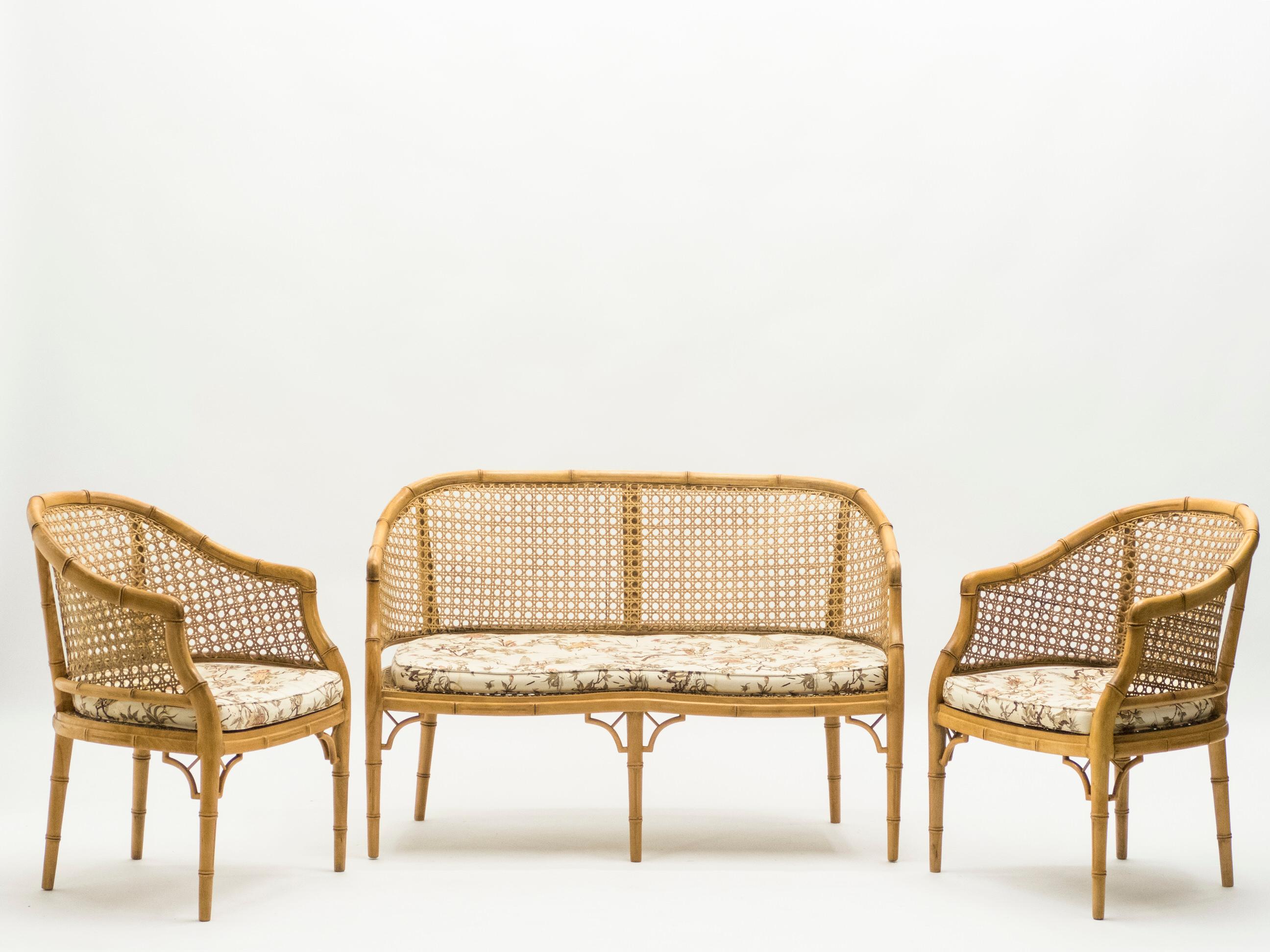 This bamboo sofa and two armchairs set from the Mid-Century Modern French Riviera period is bursting with nostalgia. A light golden bamboo structure, cane seat, and the original printed cushions would feel right at home in a stylish vacation house