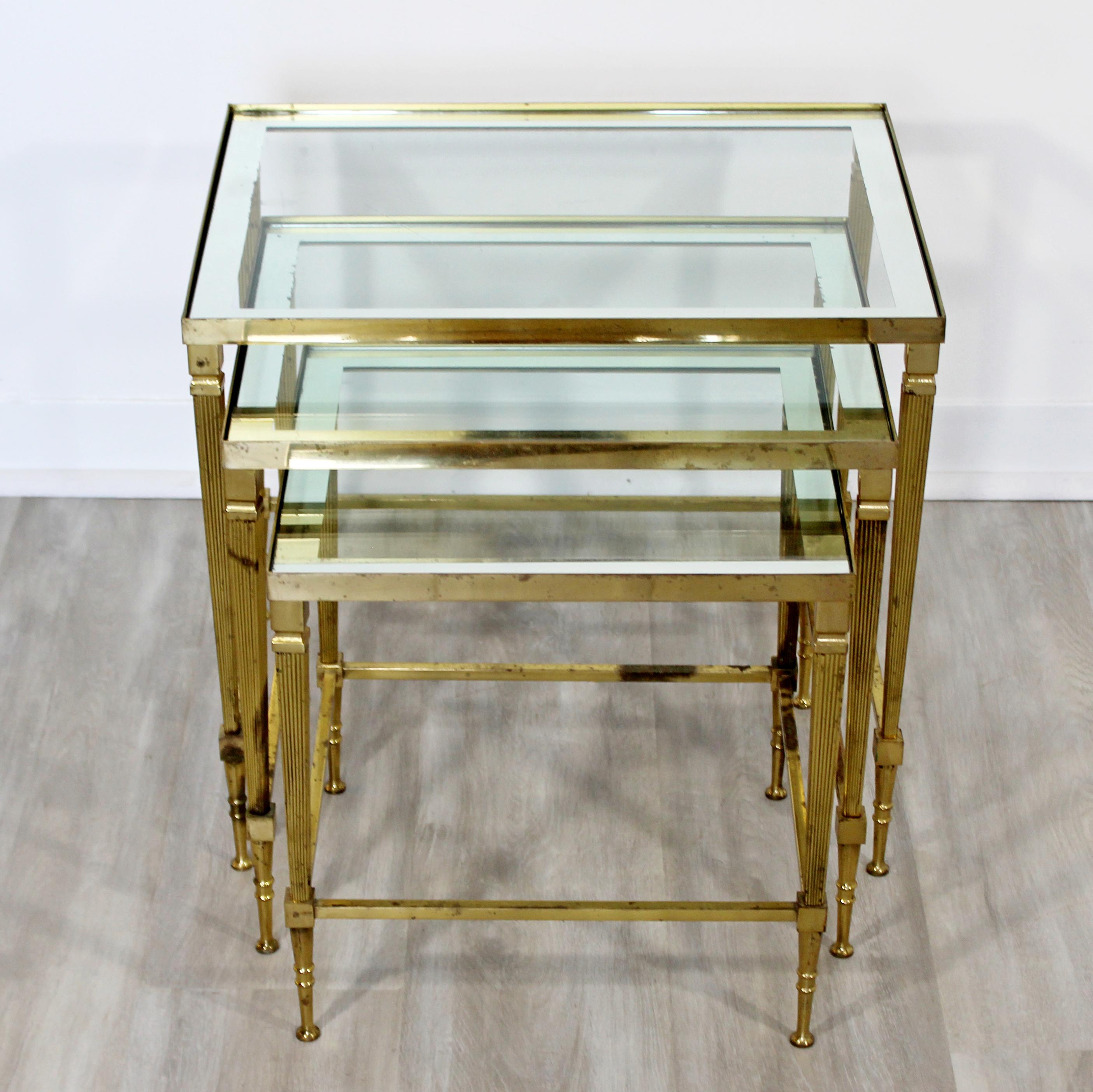 Mid-Century Modern French Set of 3 Nesting Stacked Side Tables Brass and Glass In Good Condition In Keego Harbor, MI