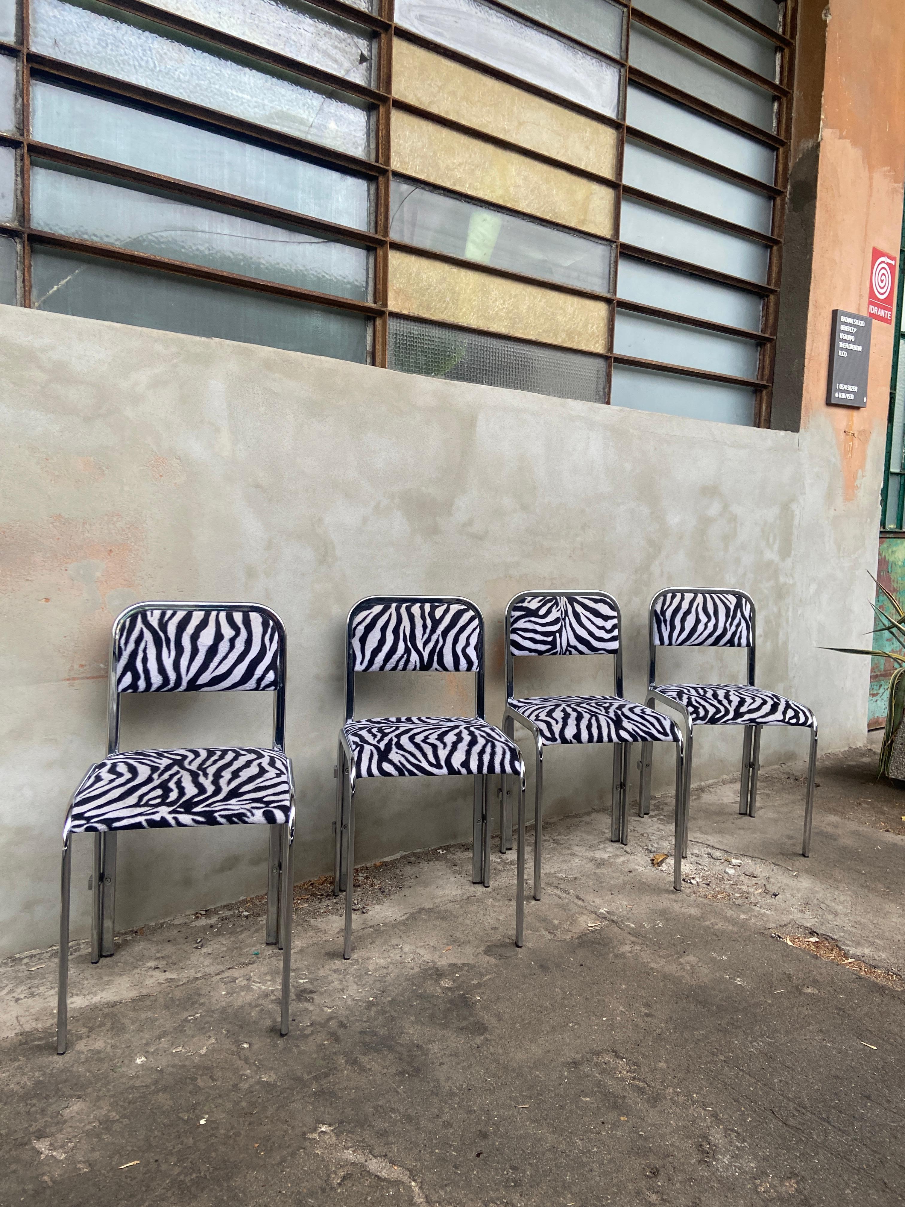 Mid-Century Modern French Set of Four Chrome Chairs Covered with Zebra Fabric In Good Condition For Sale In Prato, IT