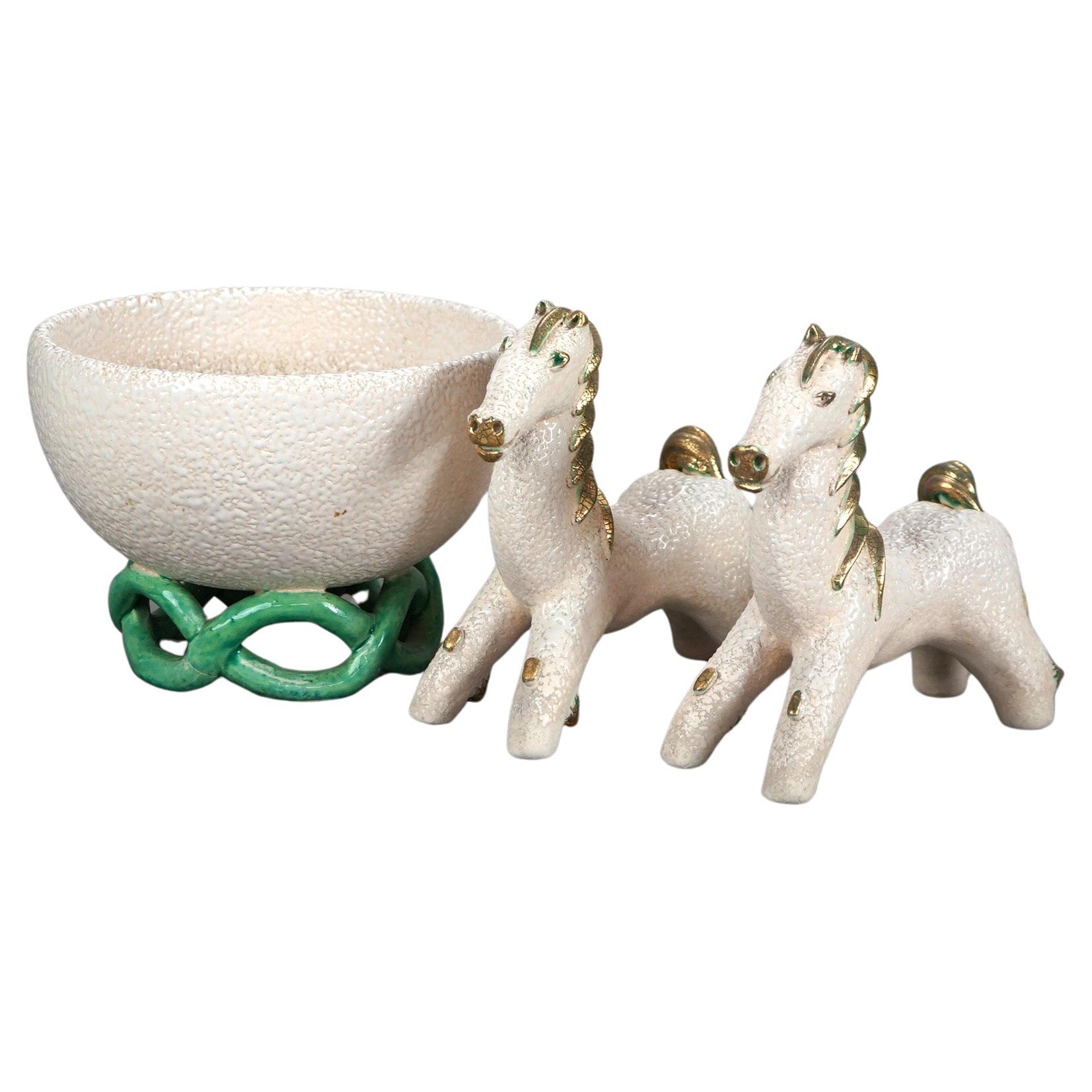 Set de poteries figuratives de Sèvres par Colette Gueden, Modernes du milieu du siècle dernier. en vente