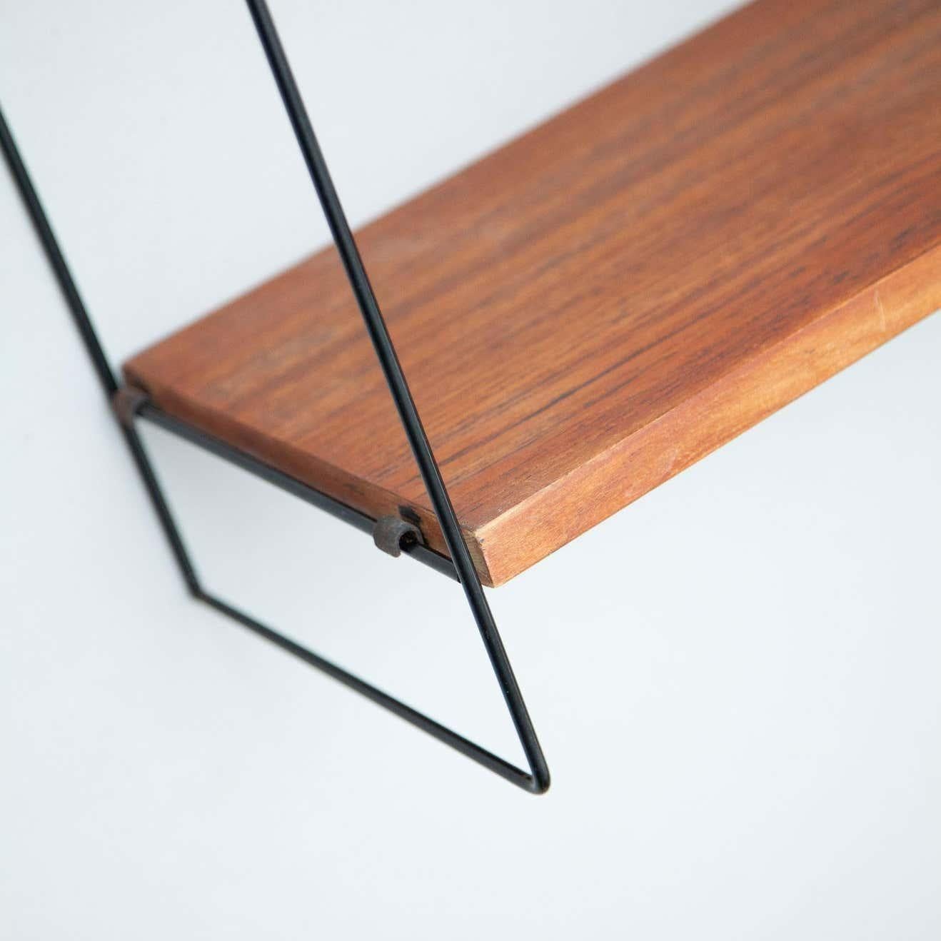 Estante francés moderno de mediados de siglo, madera y metal negro mediados del siglo XX en venta
