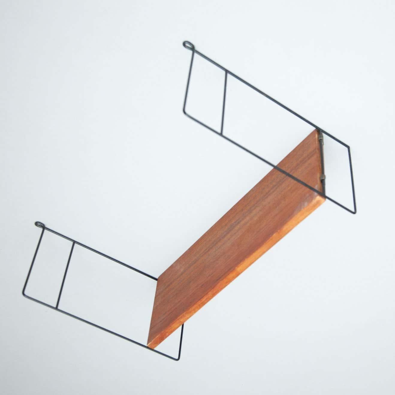 Estante francés moderno de mediados de siglo, madera y metal negro Metal en venta