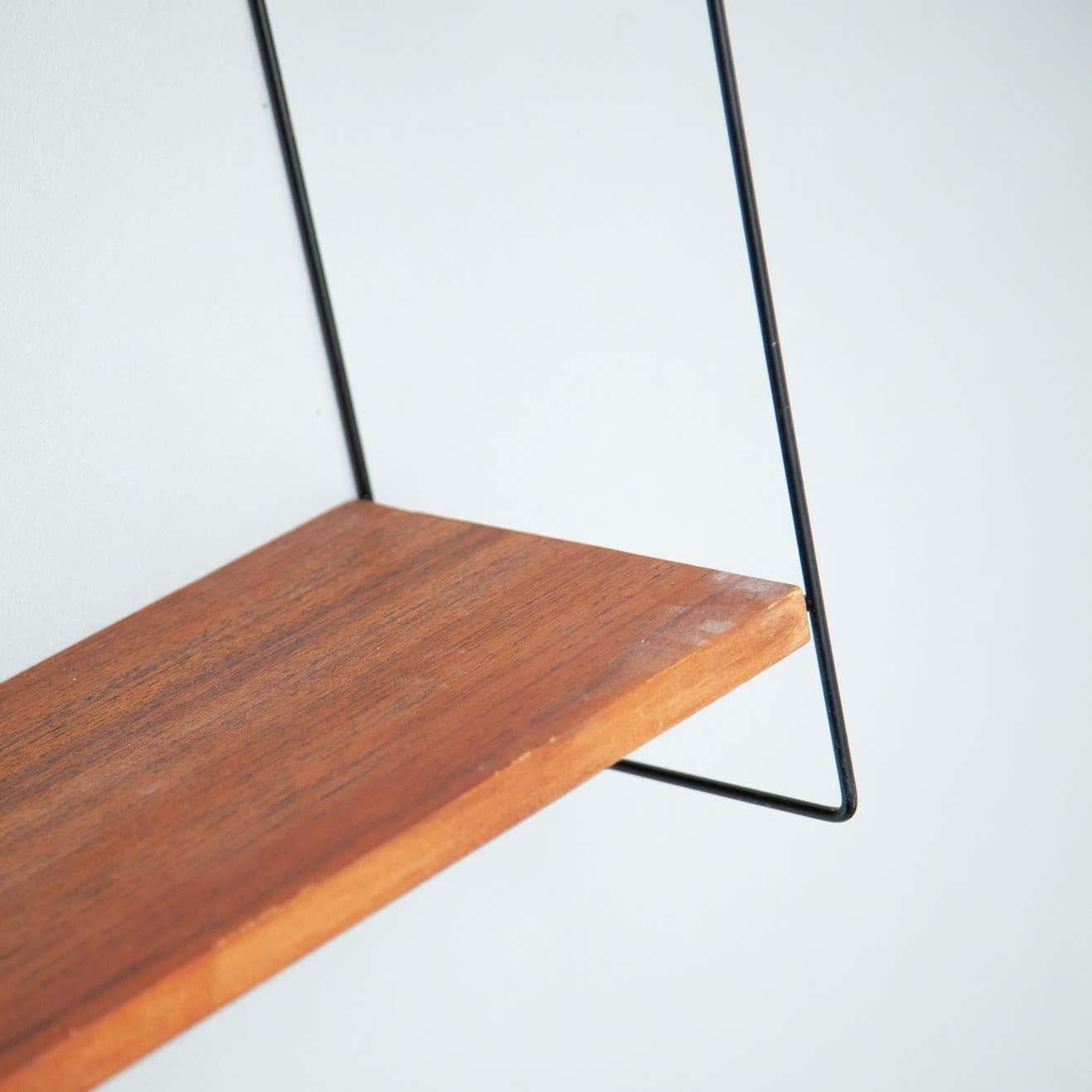 Estante francés moderno de mediados de siglo, madera y metal negro en venta 1