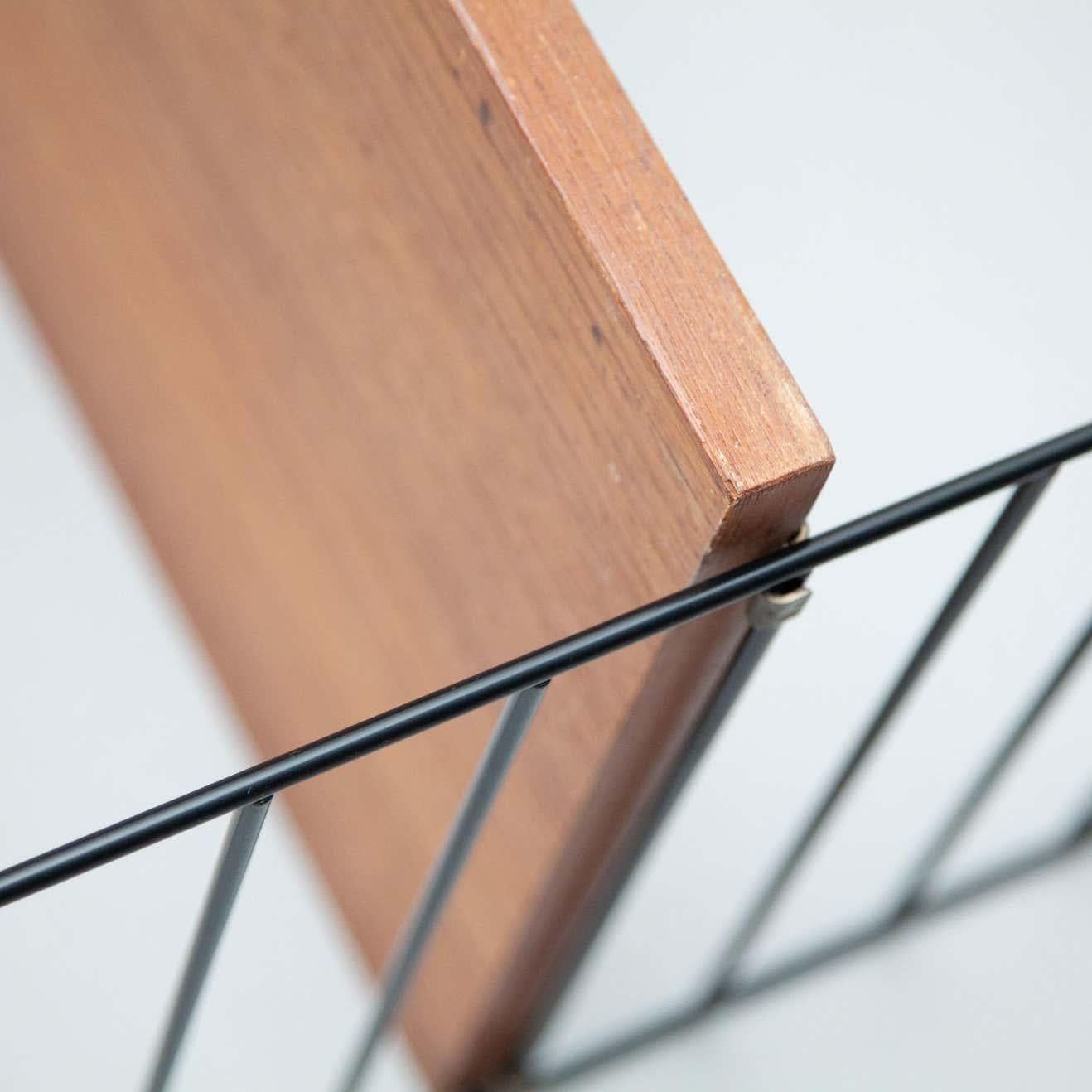 Scaffale francese moderno di metà secolo, Wood e metallo in vendita 1