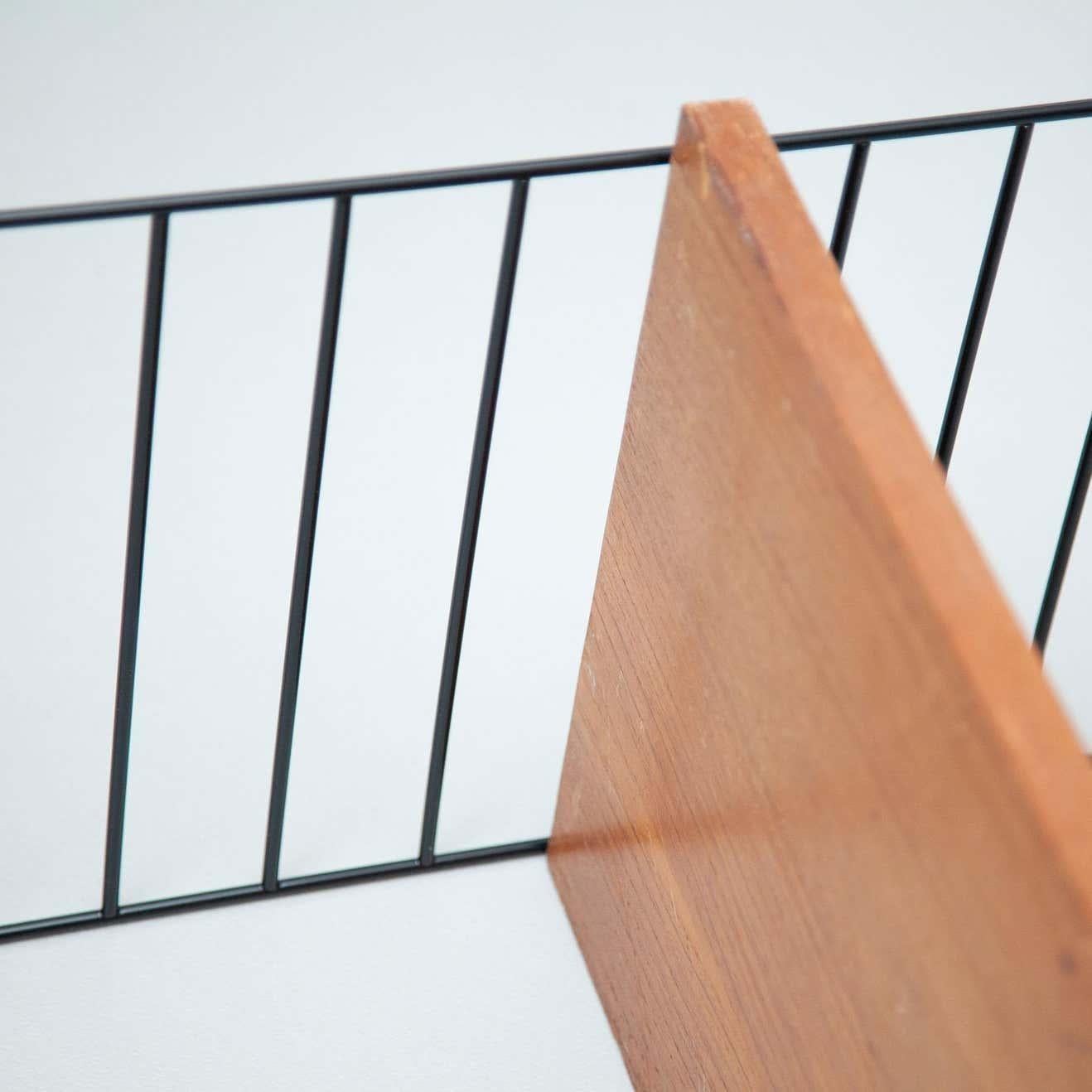 Scaffale francese moderno di metà secolo, Wood e metallo in vendita 2