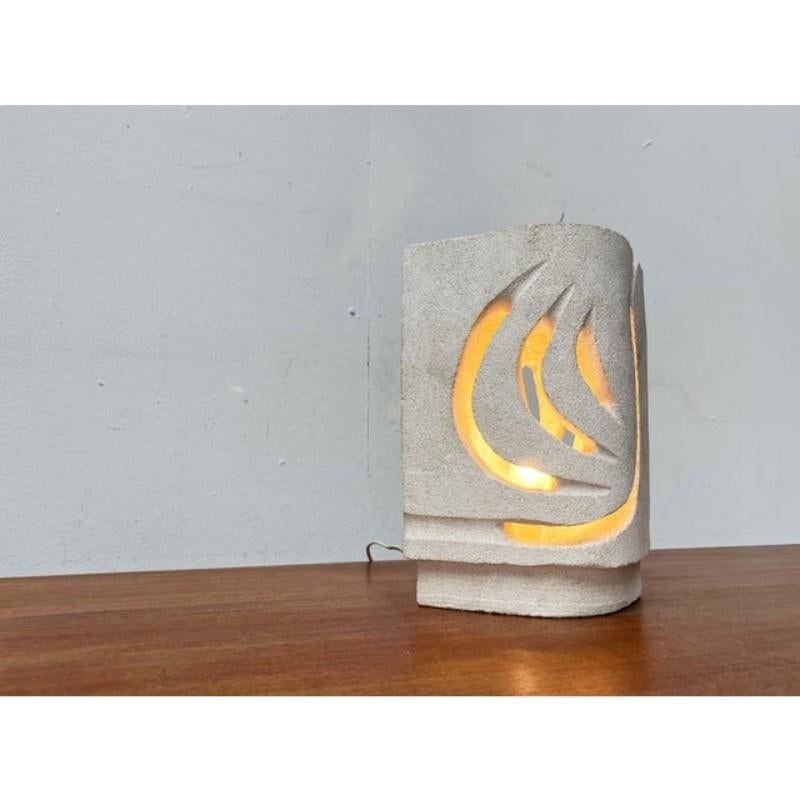 Moderne französische Stone-Tischlampe aus der Mitte des Jahrhunderts von Evy Dan im Angebot 10