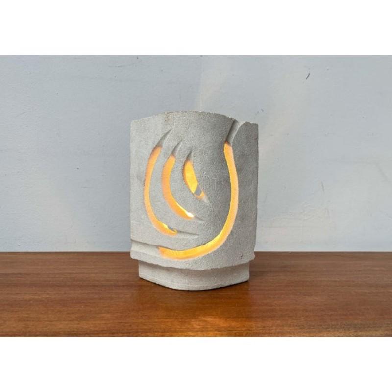Moderne französische Stone-Tischlampe aus der Mitte des Jahrhunderts von Evy Dan (20. Jahrhundert) im Angebot