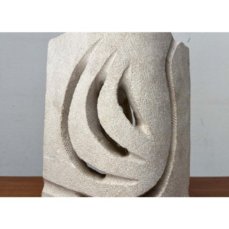 Moderne französische Stone-Tischlampe aus der Mitte des Jahrhunderts von Evy Dan (Stein) im Angebot