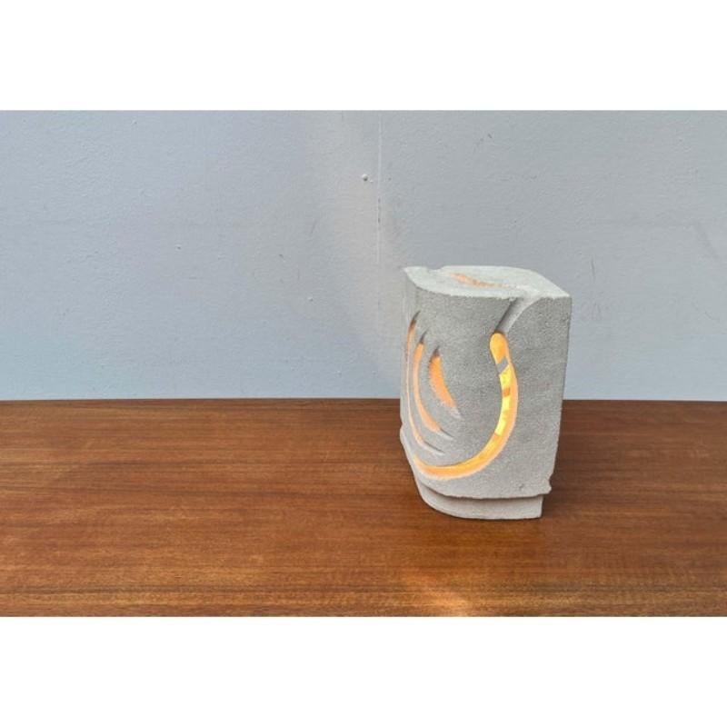 Moderne französische Stone-Tischlampe aus der Mitte des Jahrhunderts von Evy Dan im Angebot 2