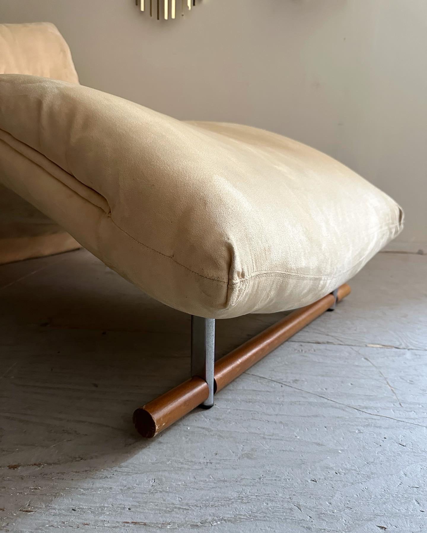 Upholstery Mid-Century Modern French Style Chaise Lounge, circa 1960s For Sale