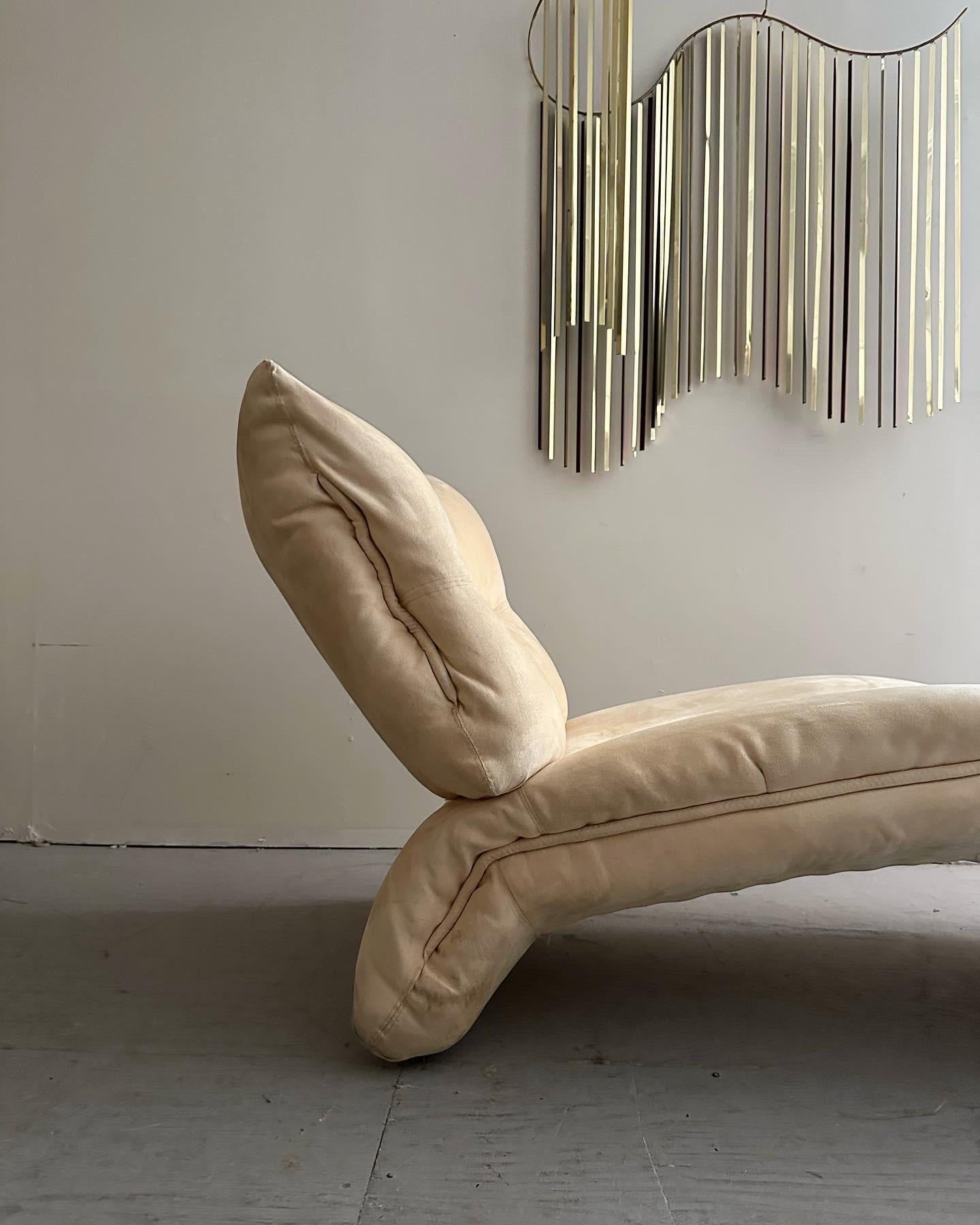 Mid-Century Modern French Style Chaise Lounge, circa 1960s For Sale 1