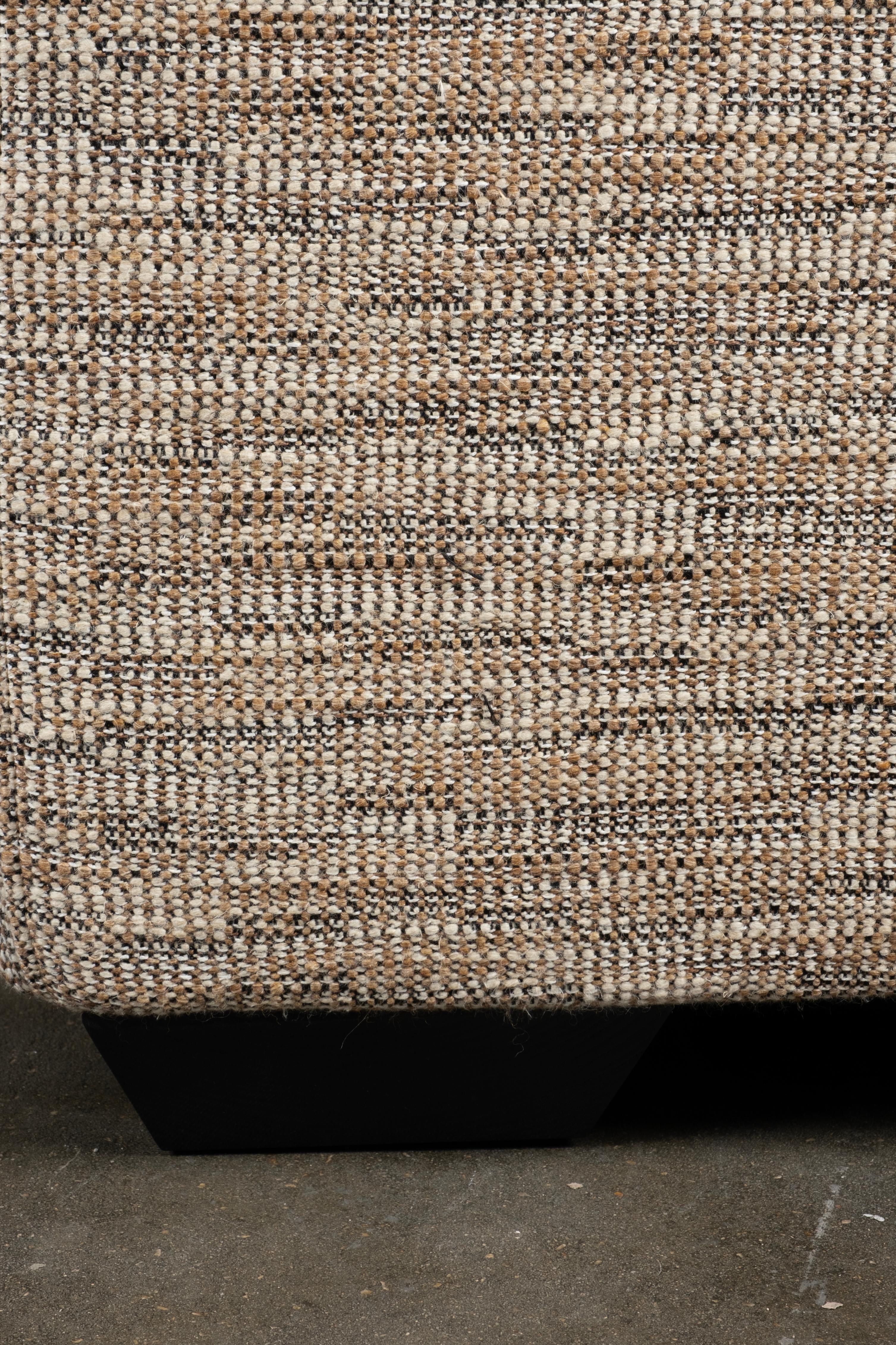 Mid-Century Modern French Style Sofa, Cream Linen Fabric For Sale 5