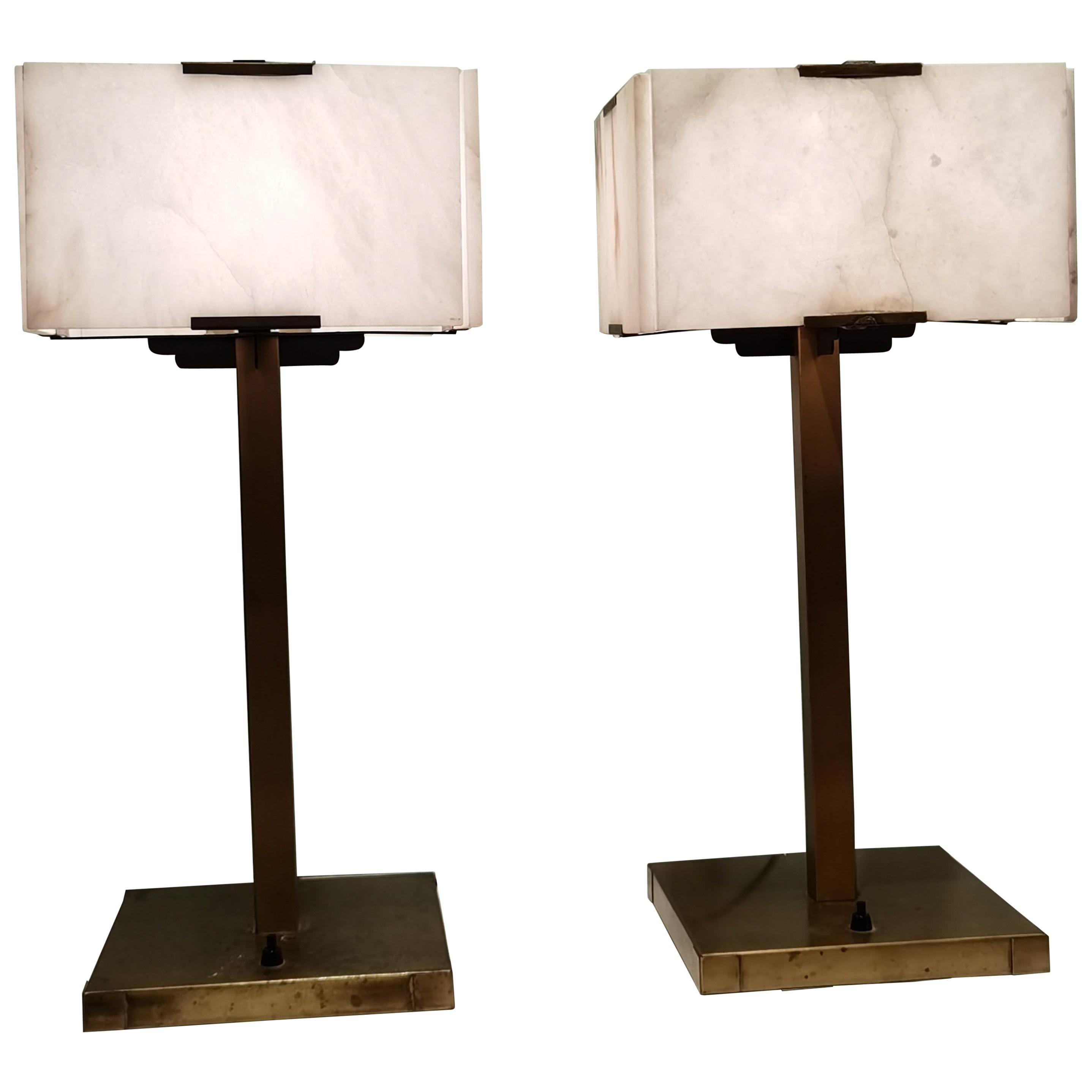 Paire de lampes de table françaises en albâtre de style mi-siècle moderne