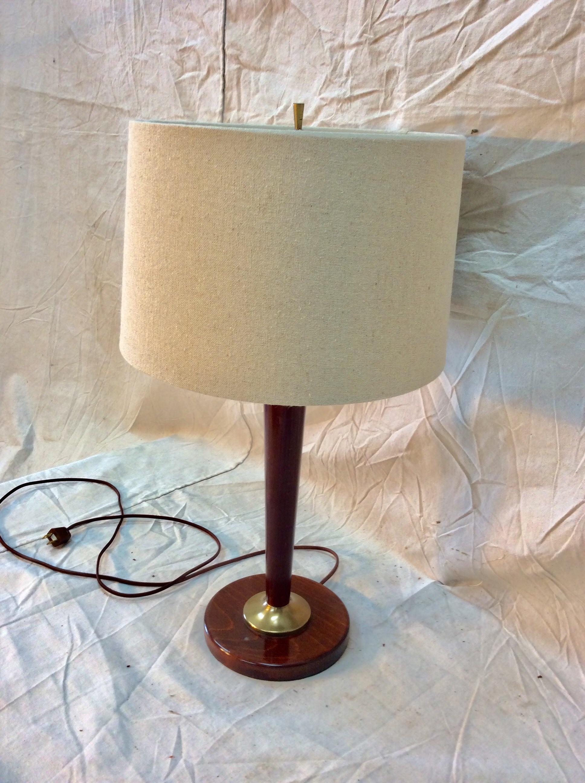 Mid-Century Modern French Wood and Brass Lamp In Good Condition For Sale In Burton, TX