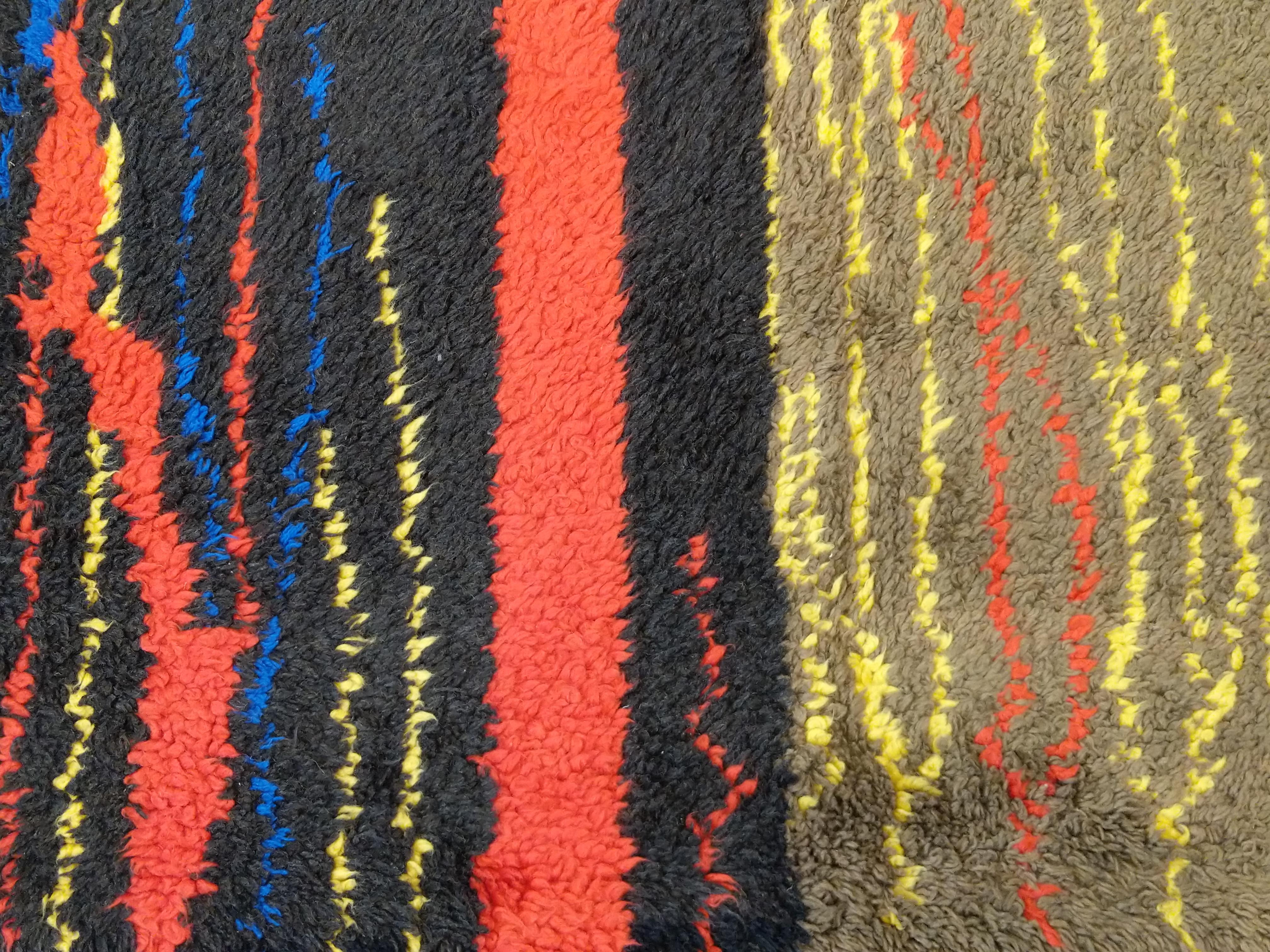 Mid-Century Modern Abstract Design French Wool Rug In Excellent Condition For Sale In Milan, IT