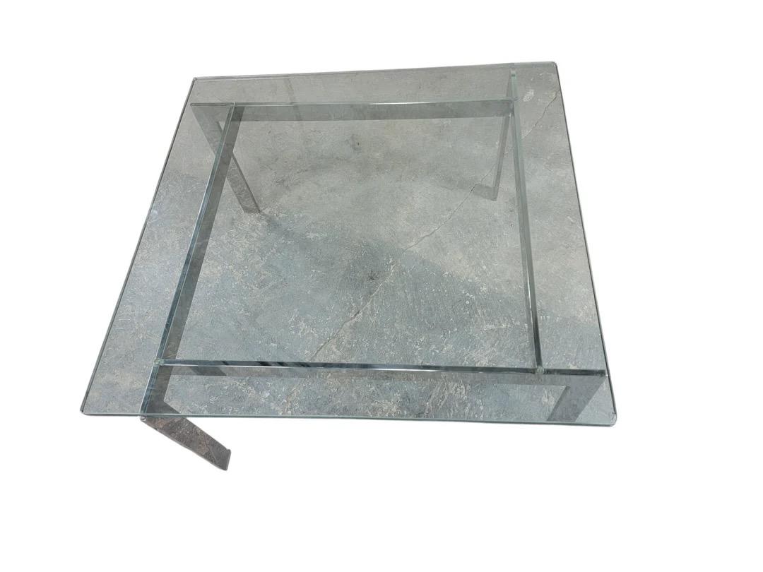 Mesa de centro con tapa de cristal biselado estilo Fritz Hansen moderno de mediados de siglo Posmoderno en venta