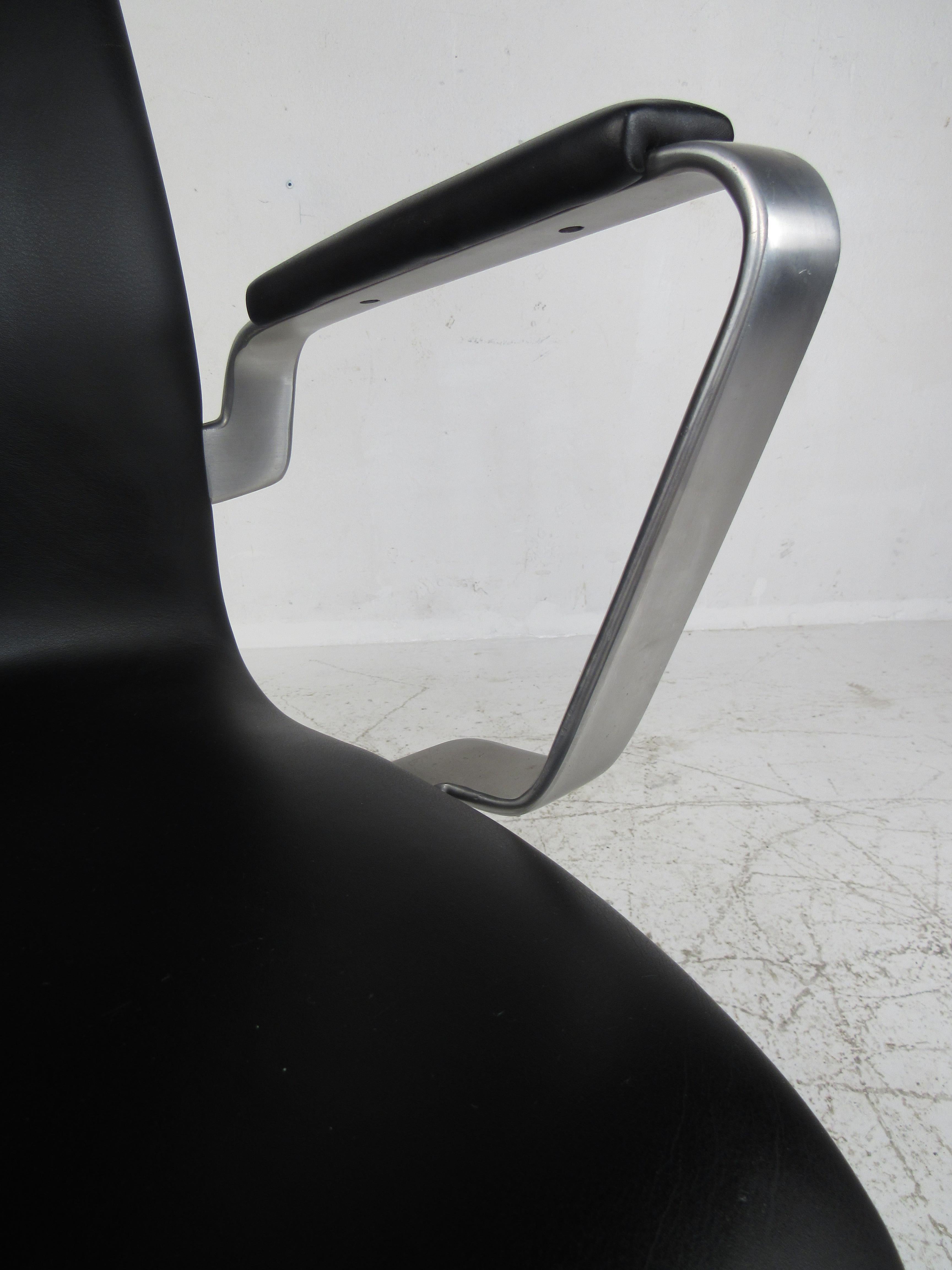 Mid-Century Modern Fritz Hansen Swivel Office Chair For Sale 1