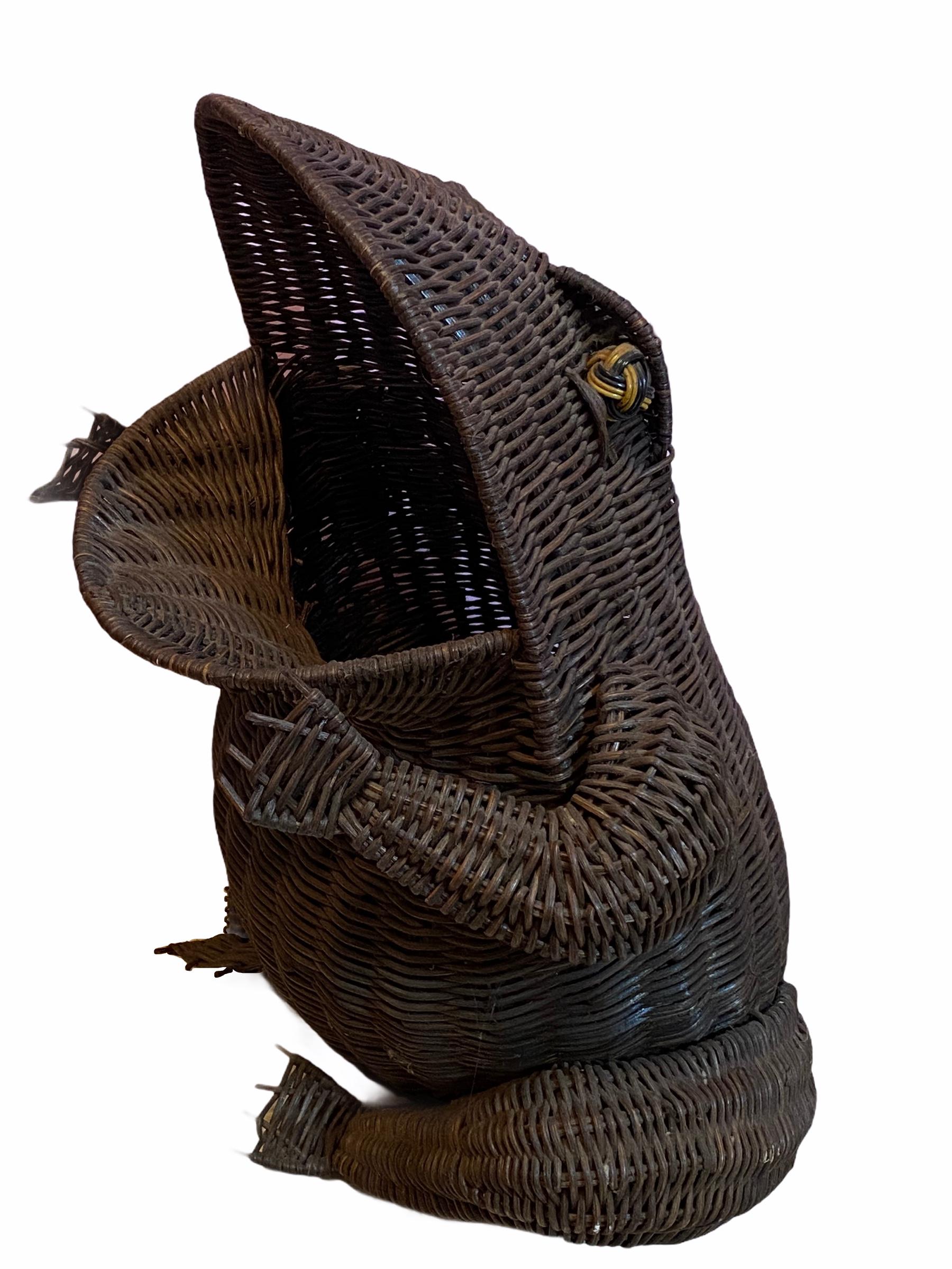 Mid-Century Modern Frog Wicker Magazine Rack Stand, 1970s, German In Good Condition For Sale In Nuernberg, DE