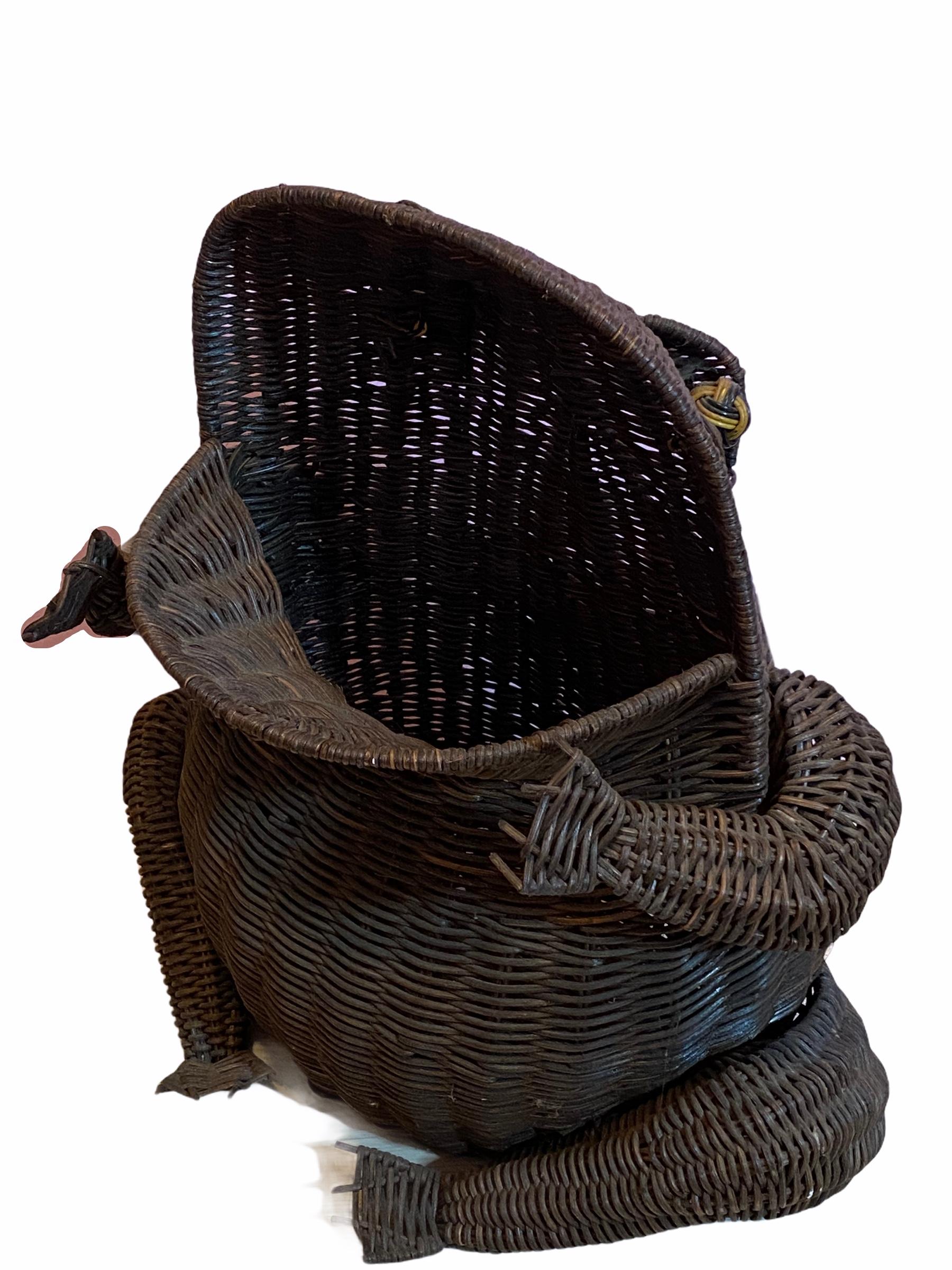 Late 20th Century Mid-Century Modern Frog Wicker Magazine Rack Stand, 1970s, German For Sale