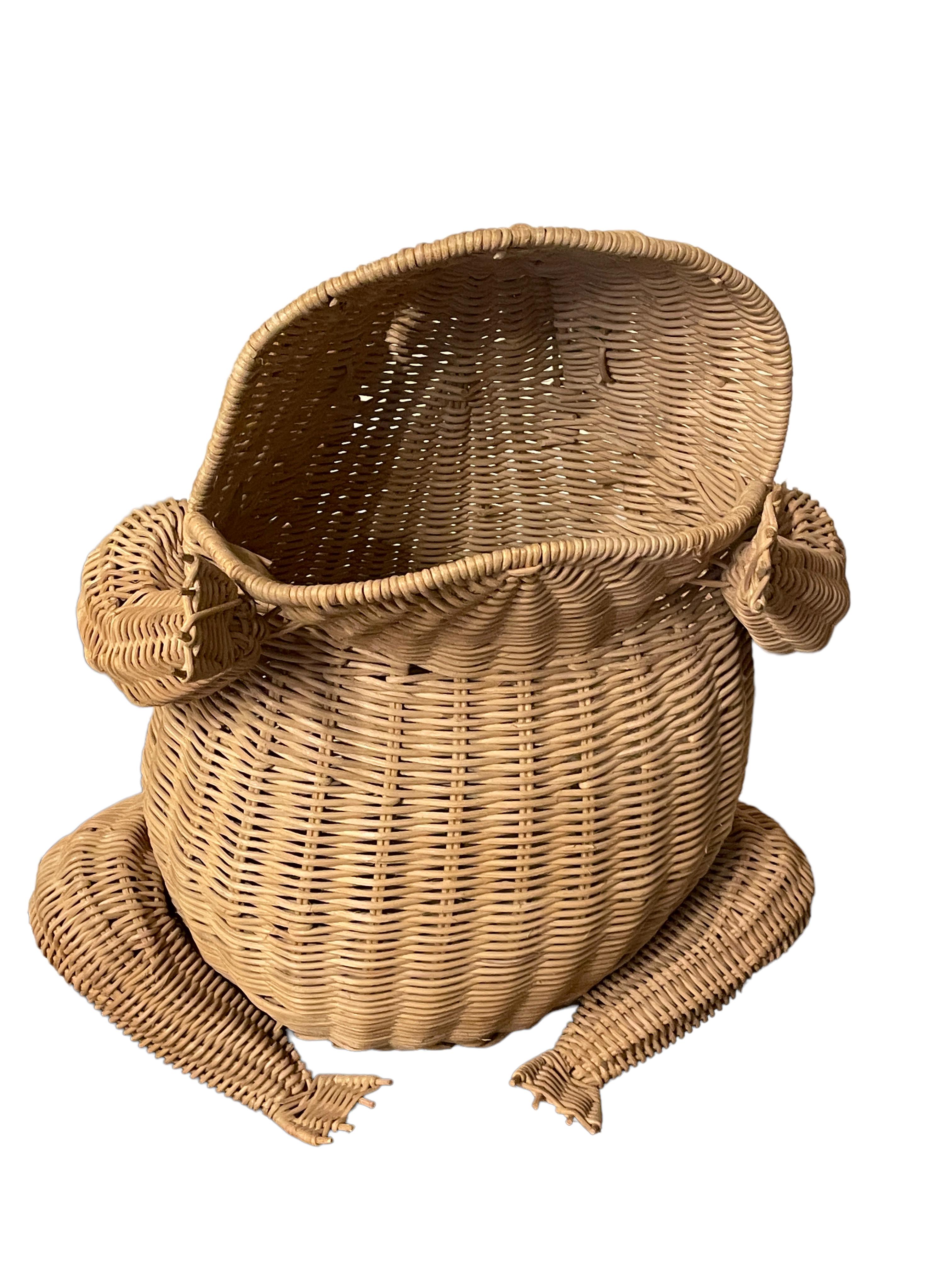 Mid-Century Modern Frog Wicker Magazine Rack Stand Catchall Basket 1970s, German In Good Condition In Nuernberg, DE