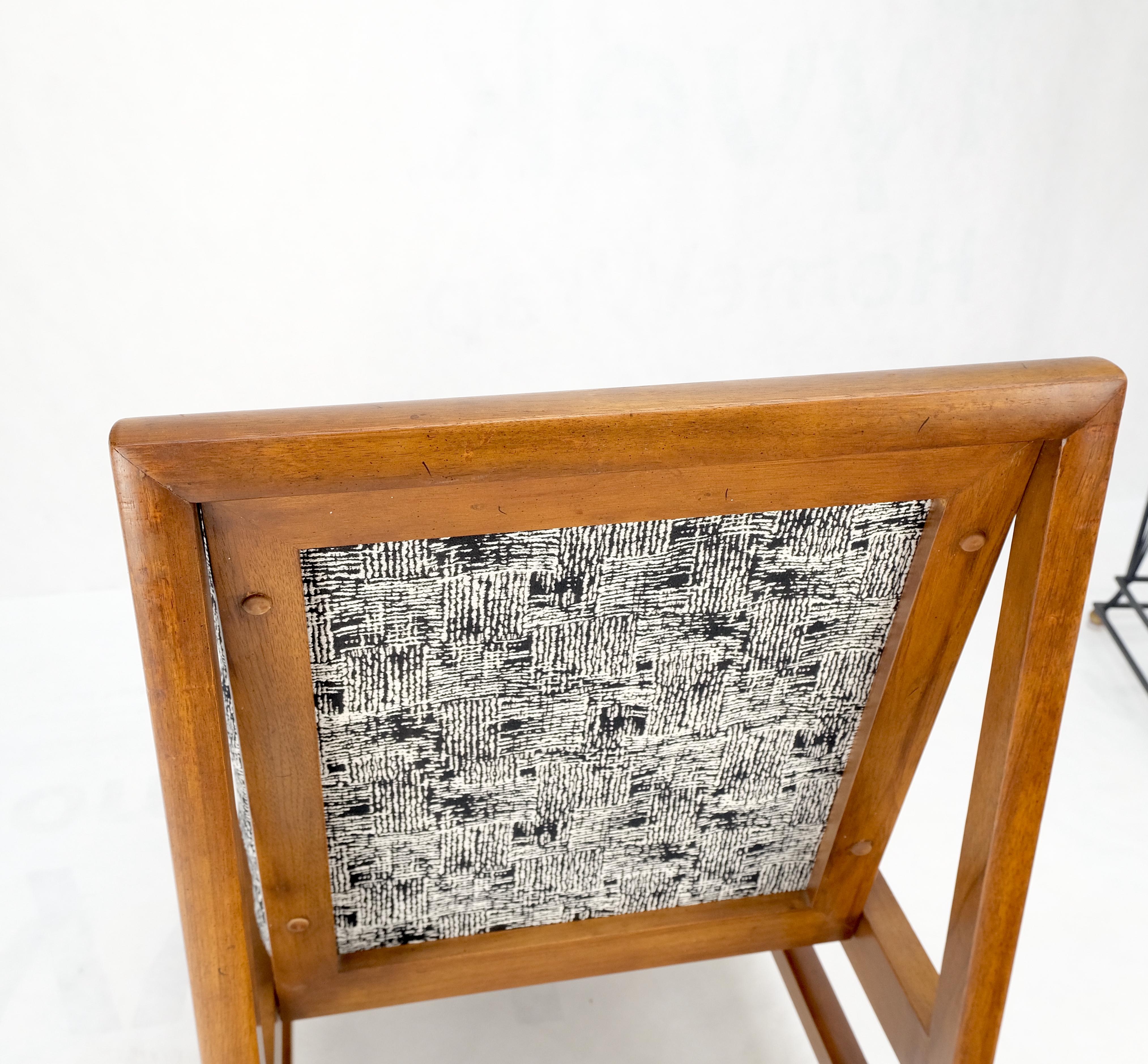 Mid Century Modern Fruitwood Frame Abstrakte Polsterung Slipper Lounge Chair MINT (Obstholz) im Angebot