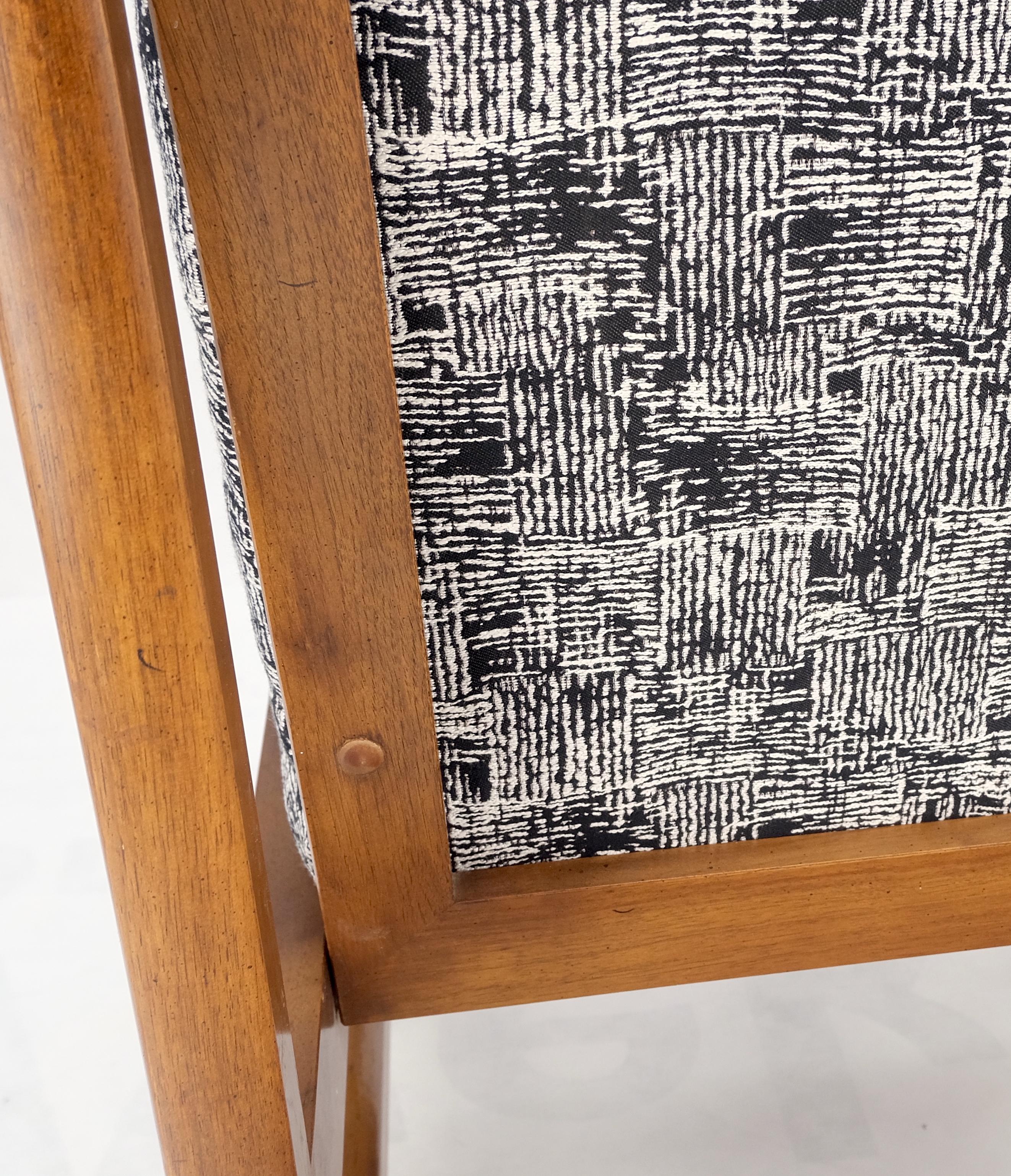 Mid Century Modern Fruitwood Frame Abstrakte Polsterung Slipper Lounge Chair MINT im Angebot 1