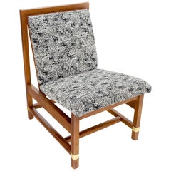 Sillón moderno de mediados de siglo con estructura de madera de frutal y tapicería abstracta Menta