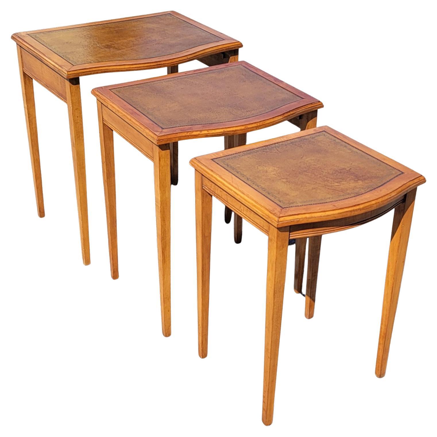 Mid-Century Modern Fruitwood Stenciled Leather Top Nesting Tables, Set of 3 In Good Condition For Sale In Germantown, MD