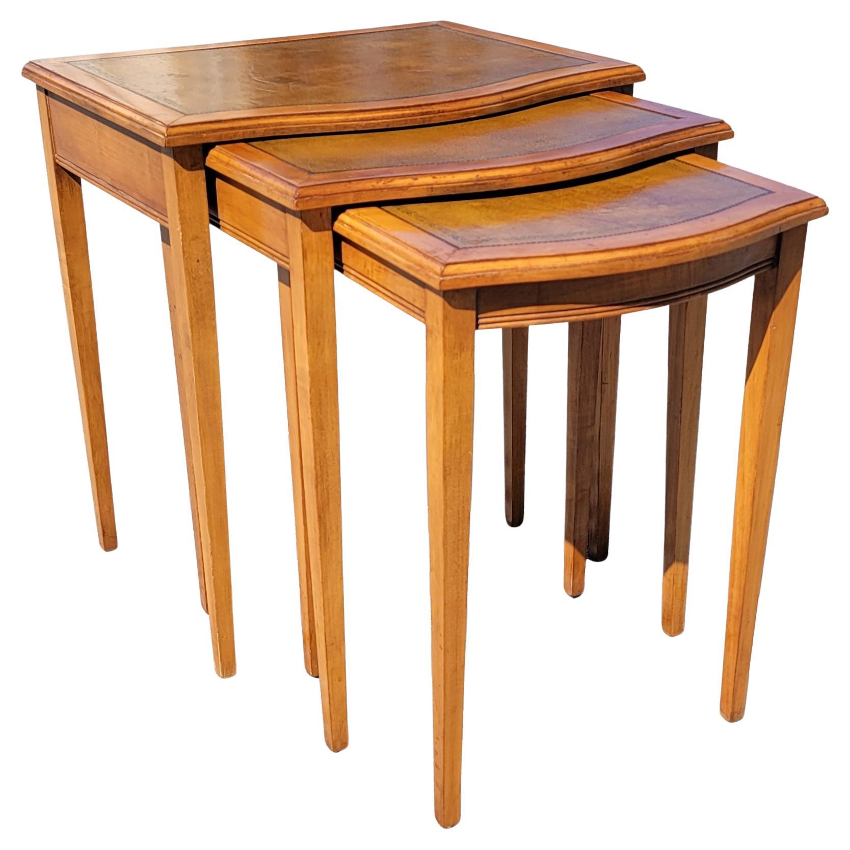 Mid-Century Modern Fruitwood Stenciled Leather Top Nesting Tables, Set of 3 For Sale 1