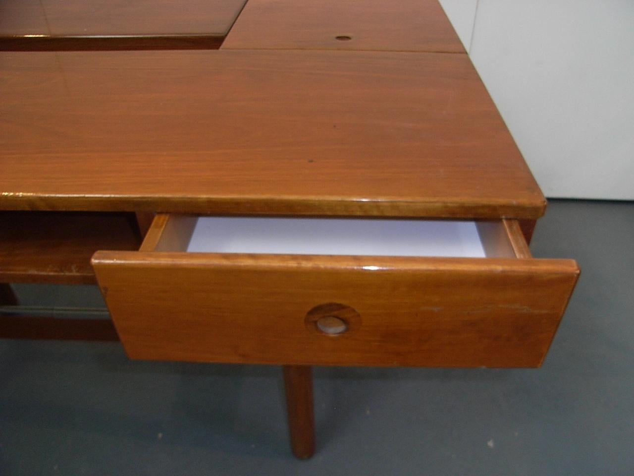 Mid-Century Modern Fruitwood Writing Desk by Saporiti In Good Condition In London, GB
