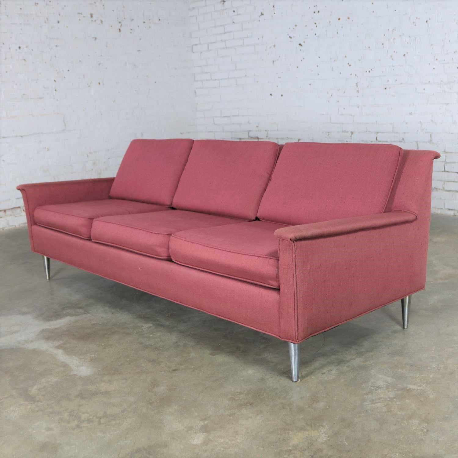 Mid-Century Modern Fuchsia Sofa Turned Metal Tapered Legs Style Edward Wormley In Good Condition In Topeka, KS