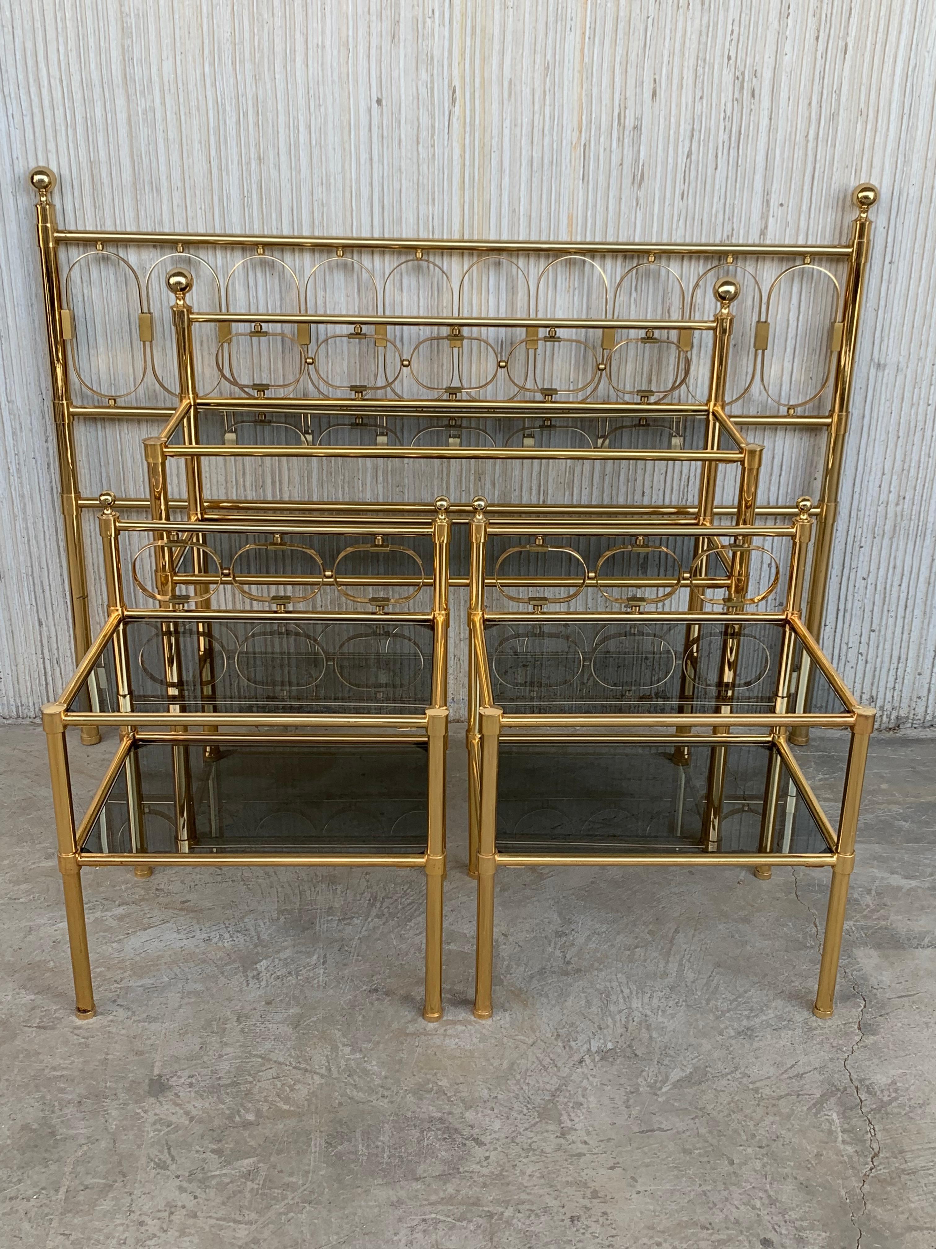 Mid Century Modern Full Brass Headboard Featuring Gometrical FIgures In Good Condition For Sale In Miami, FL