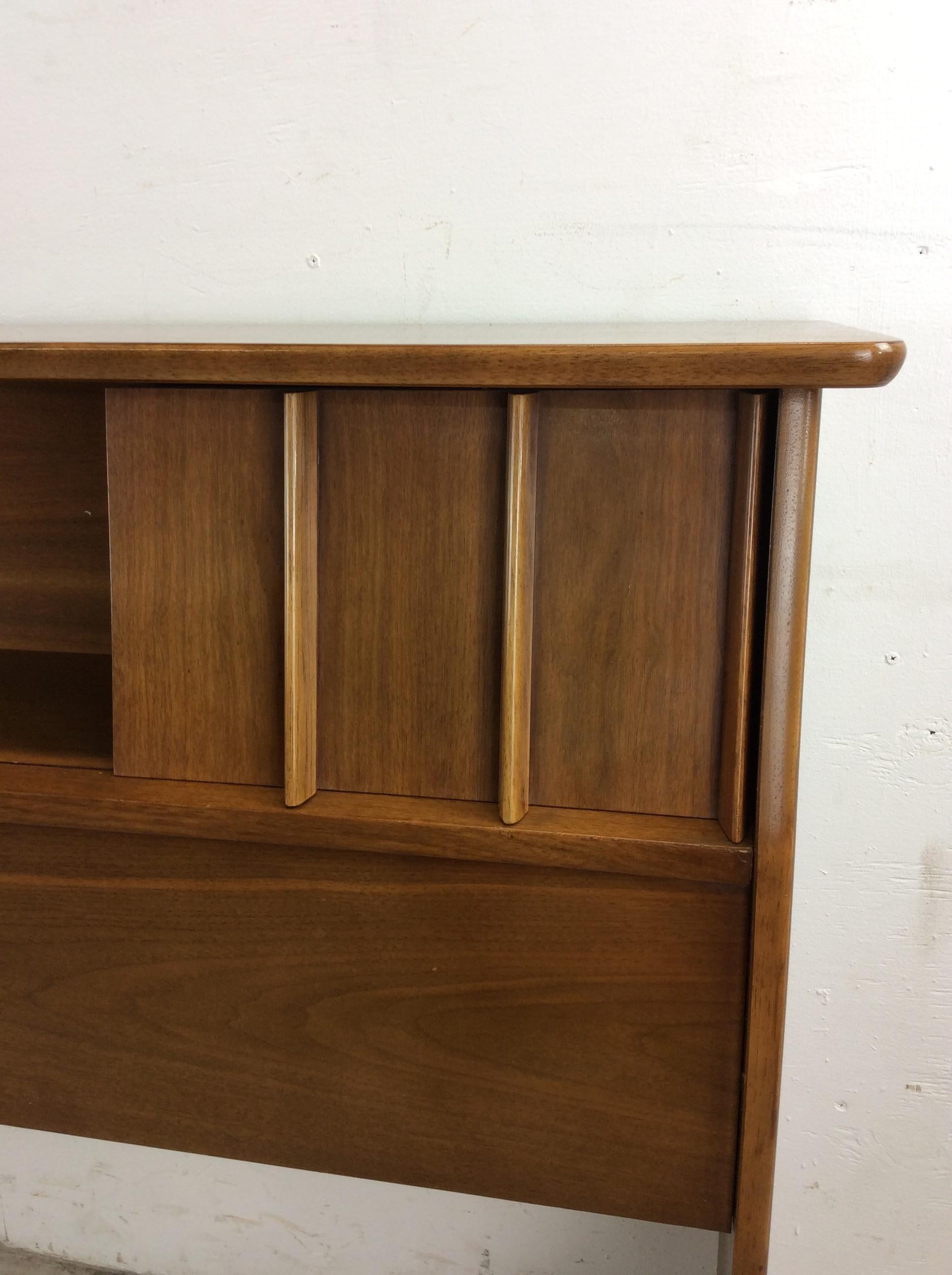 Mid Century Modern Full / Double Storage Headboard by Kent Coffey In Good Condition In Freehold, NJ