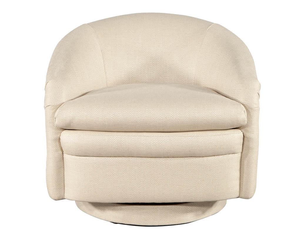 Mid-Century Modern fully upholstered swivel lounge chair in cream linen. Elegant Mid-Century Modern design, American, Circa 1970s. Fully restored in a textured cream toned linen fabric. Chair has removable seat cushion and swivels. Completely