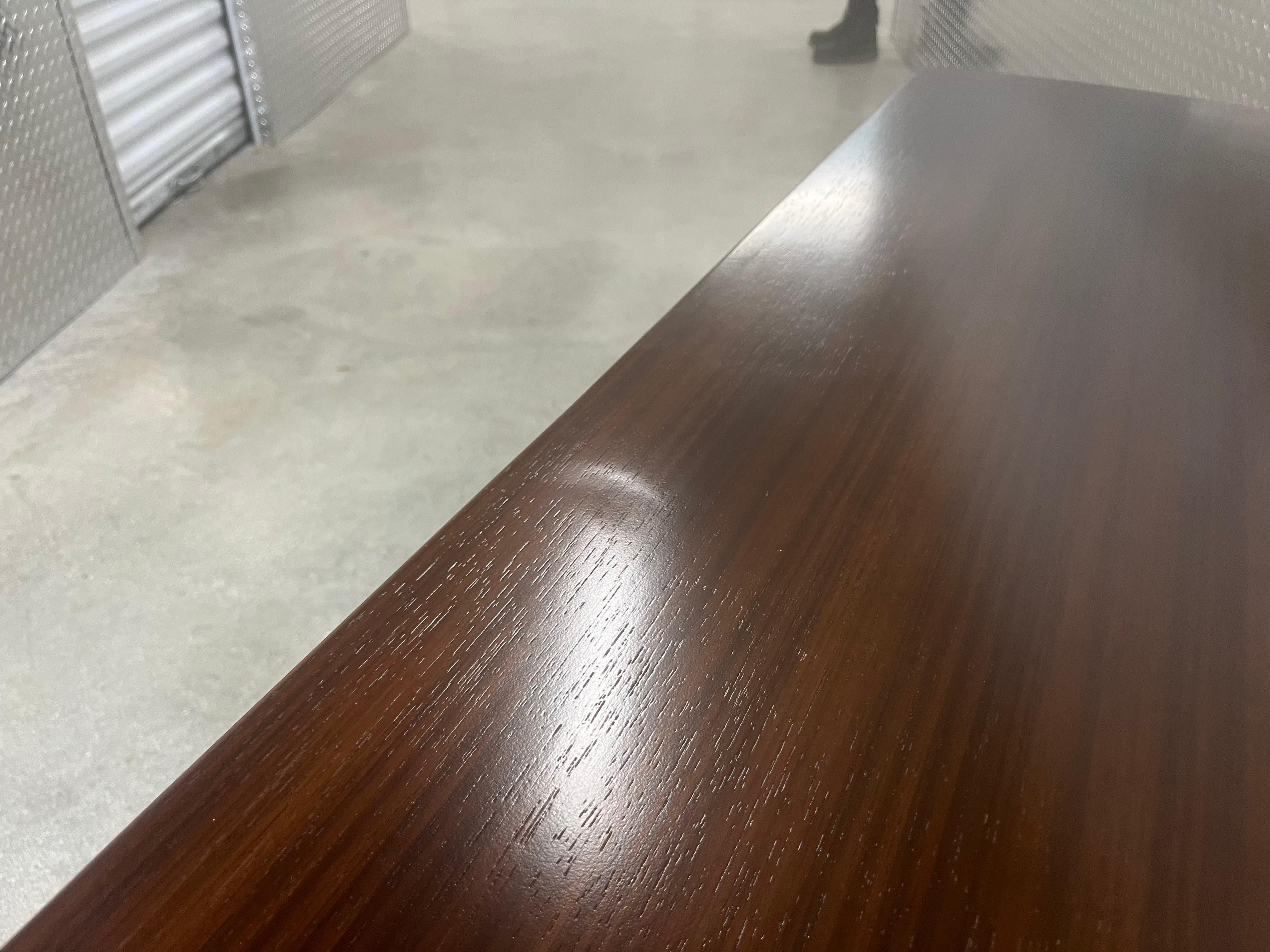 Tavolo console da scrivania G-Plan, nero, ottone, Tola, metà del secolo scorso in vendita 9