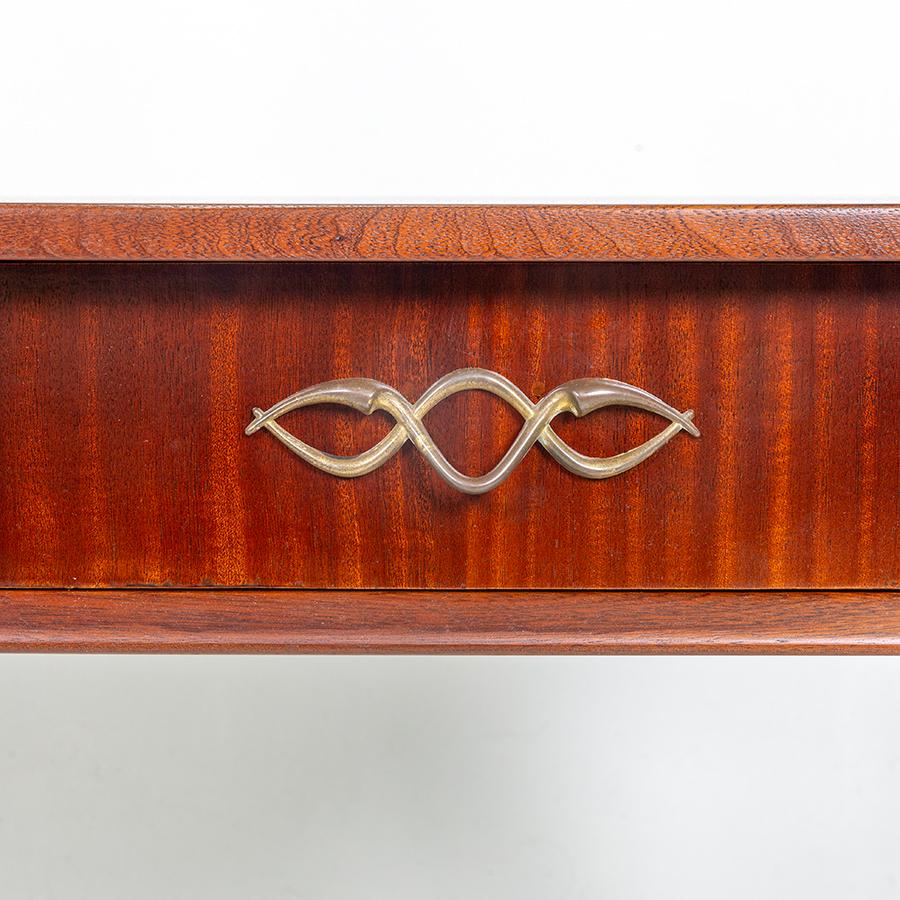 Tavolo console da scrivania G-Plan, nero, ottone, Tola, metà del secolo scorso In condizioni buone in vendita a Miami, FL