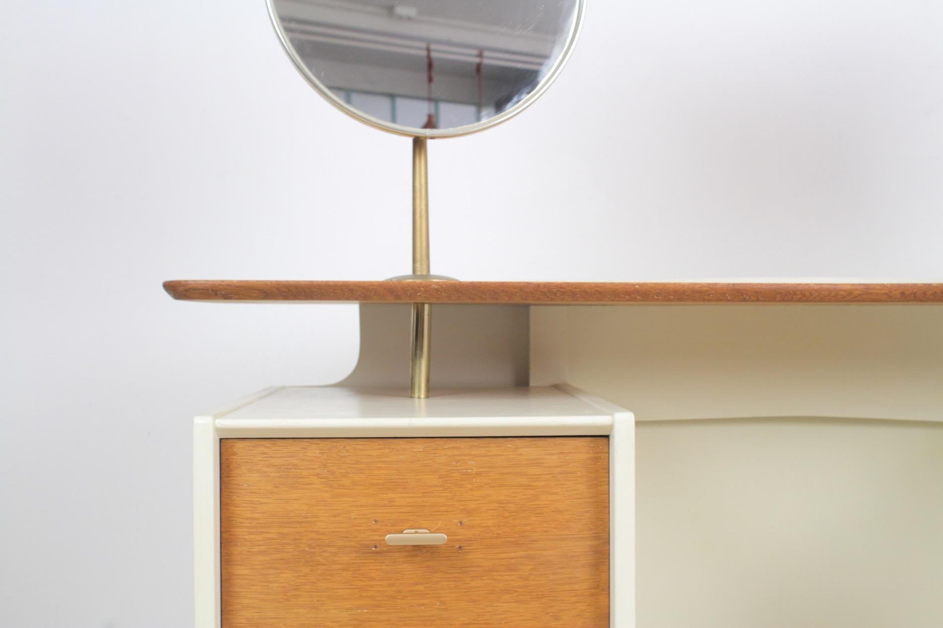 Mid-Century Modern G-Plan Dressing Table, 1960s In Good Condition In Budapest, HU